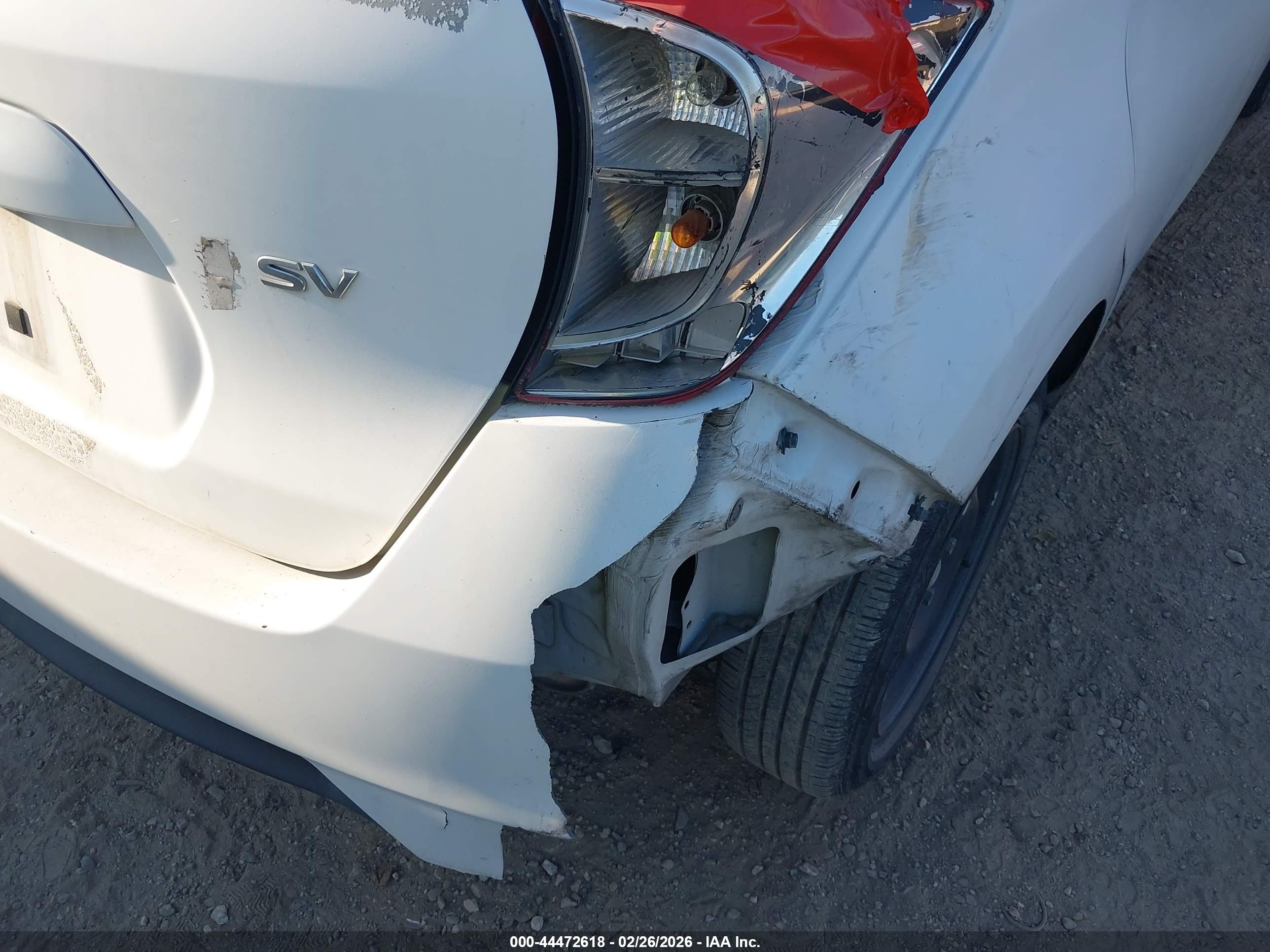 NISSAN VERSA image 6