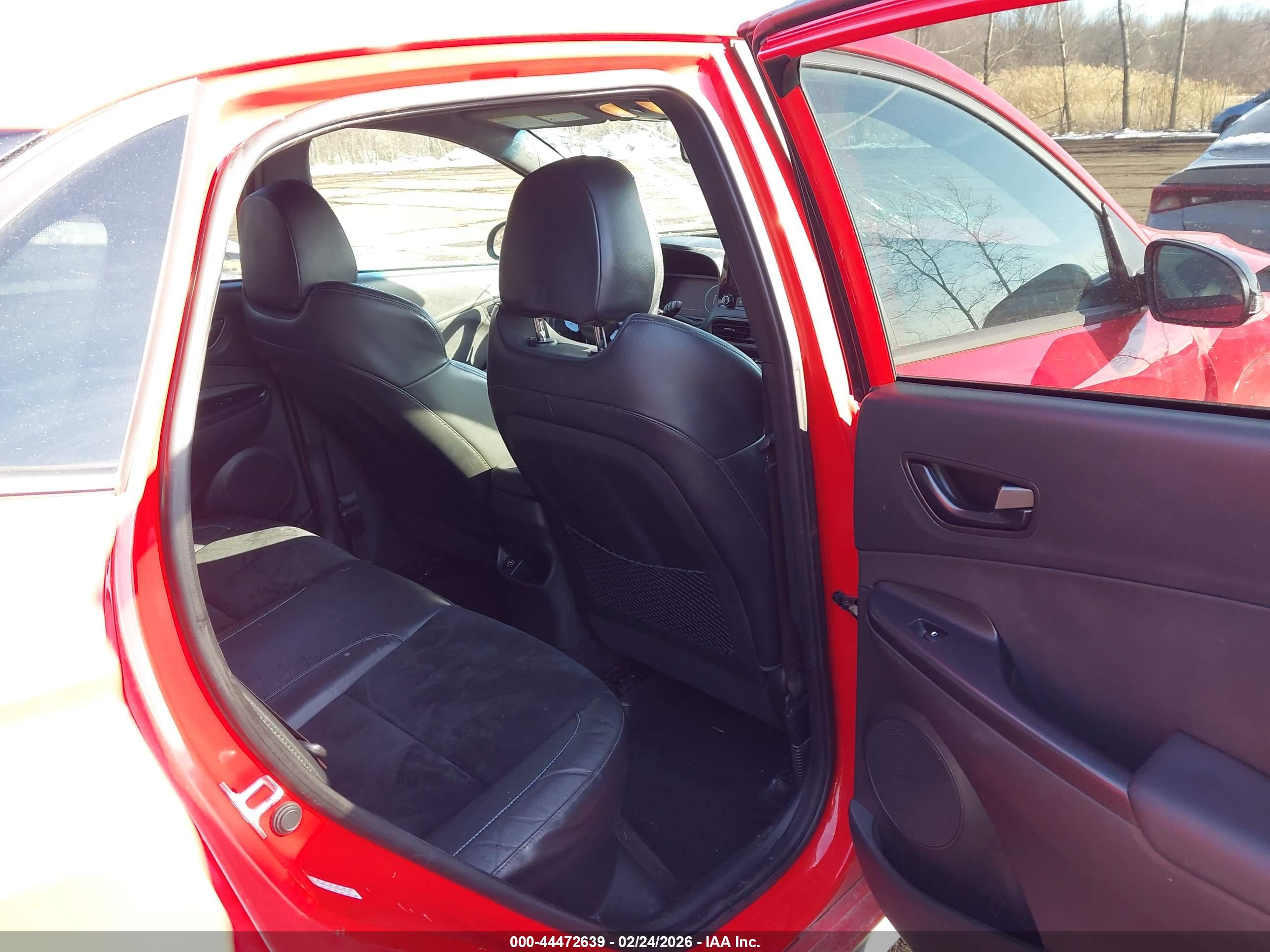HYUNDAI KONA image 8