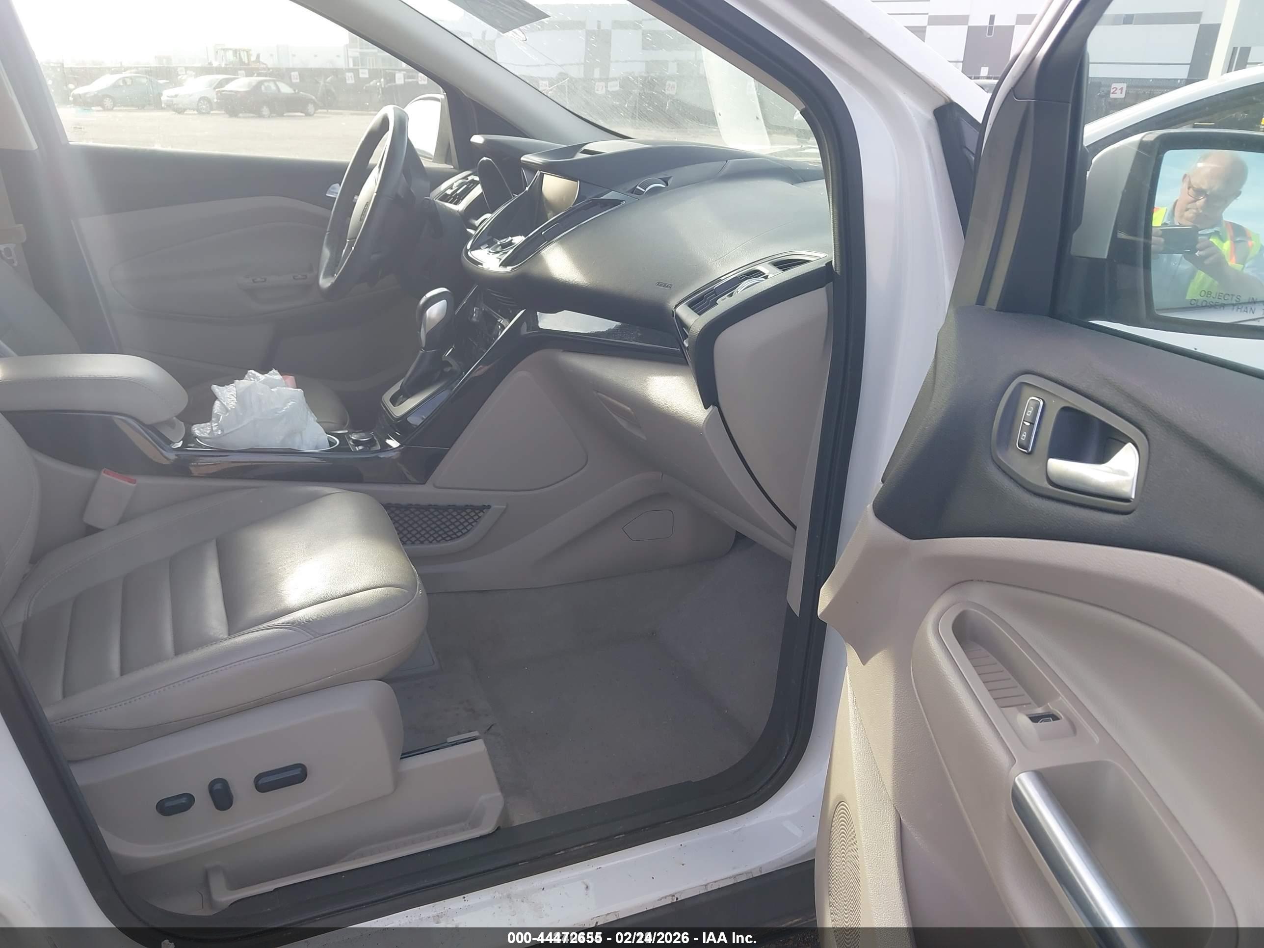 FORD ESCAPE image 5