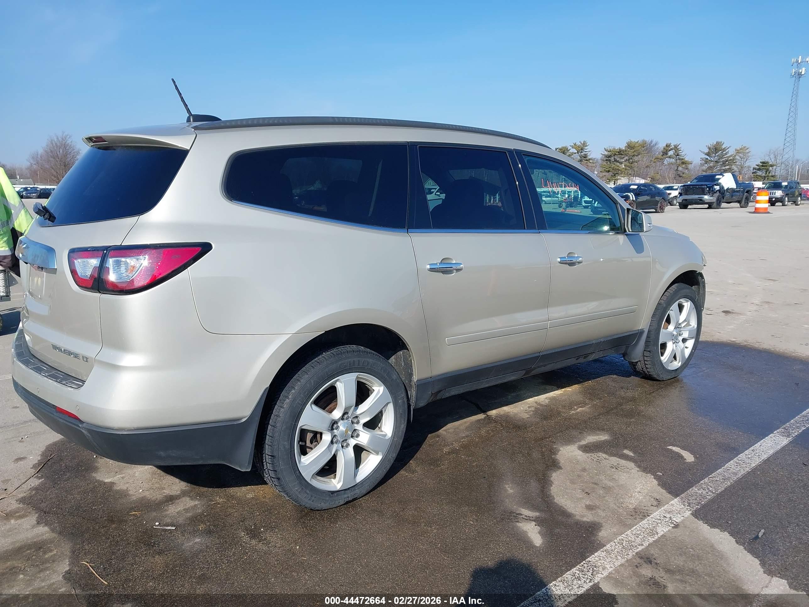 CHEVROLET TRAVERSE image 4