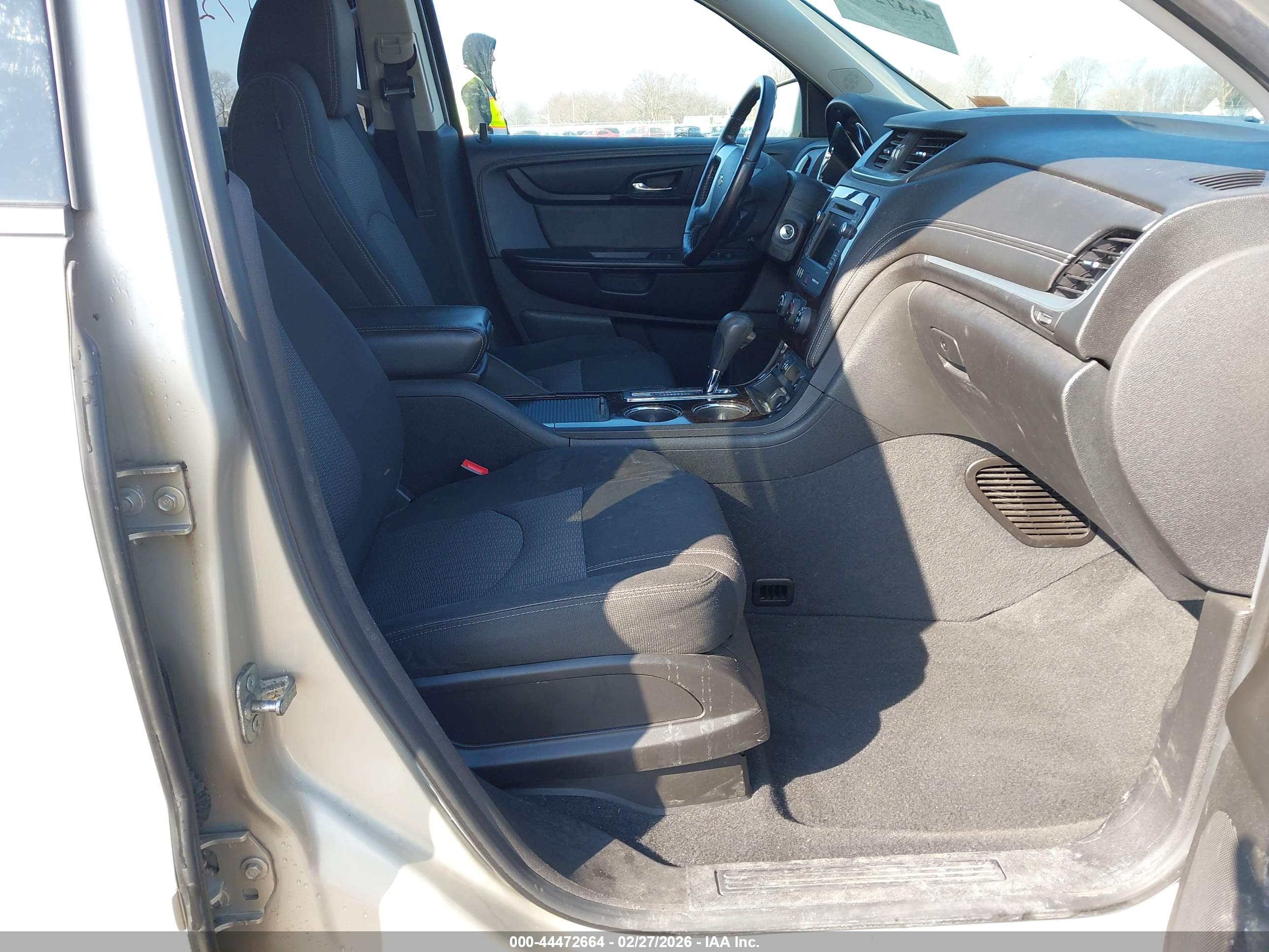 CHEVROLET TRAVERSE image 5