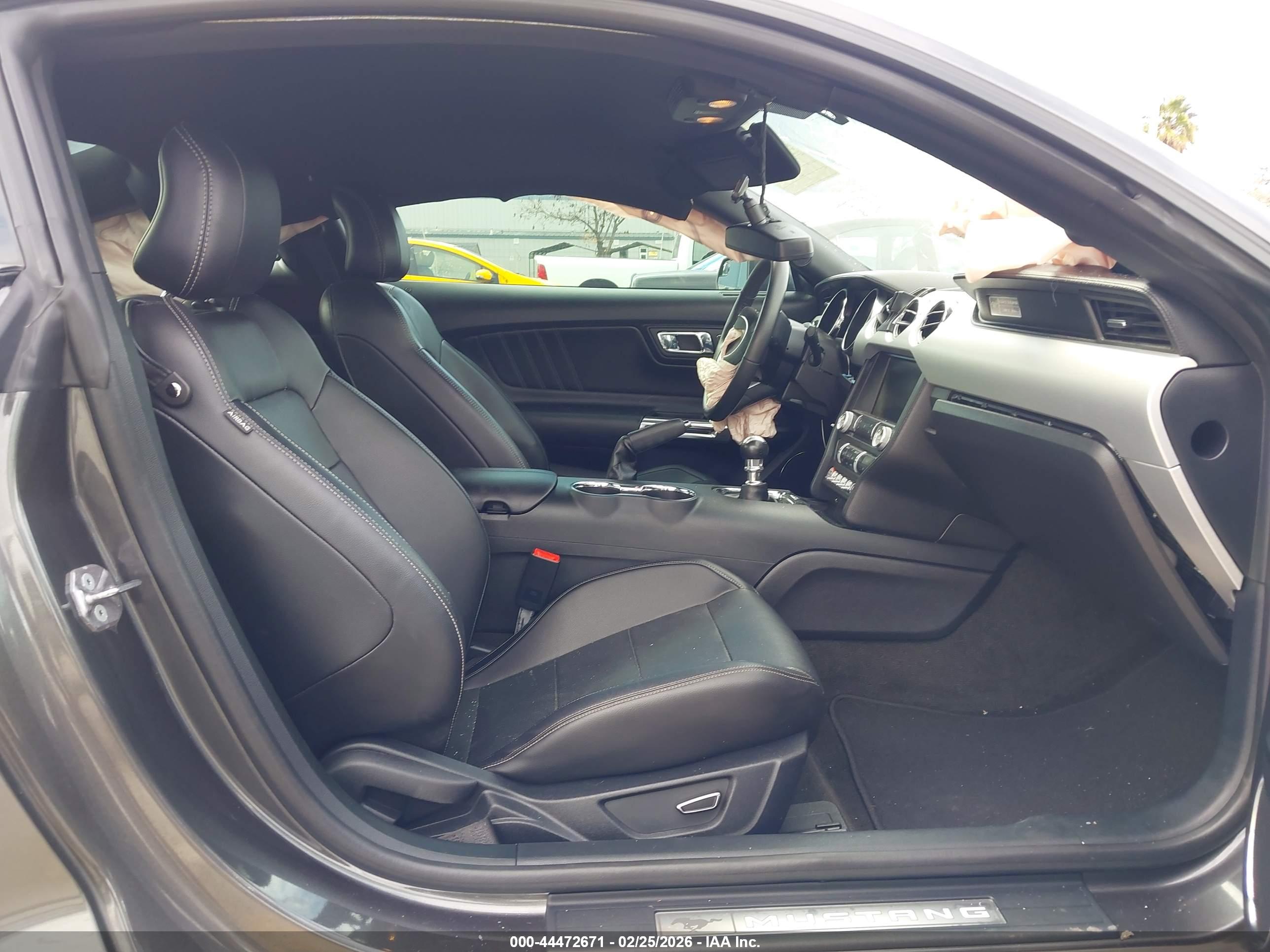 FORD MUSTANG image 5