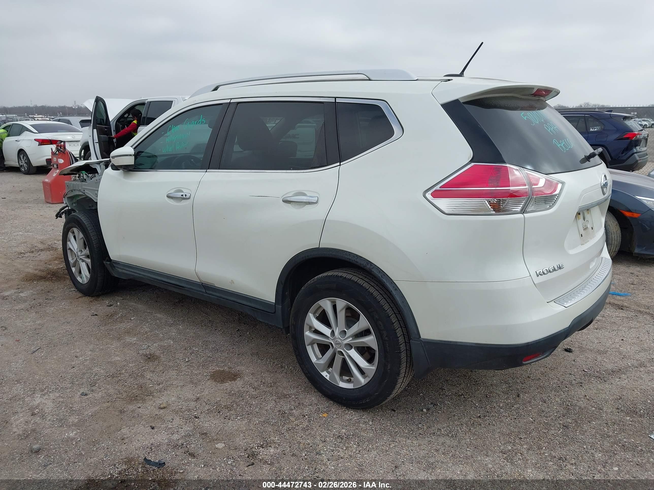 NISSAN ROGUE image 3