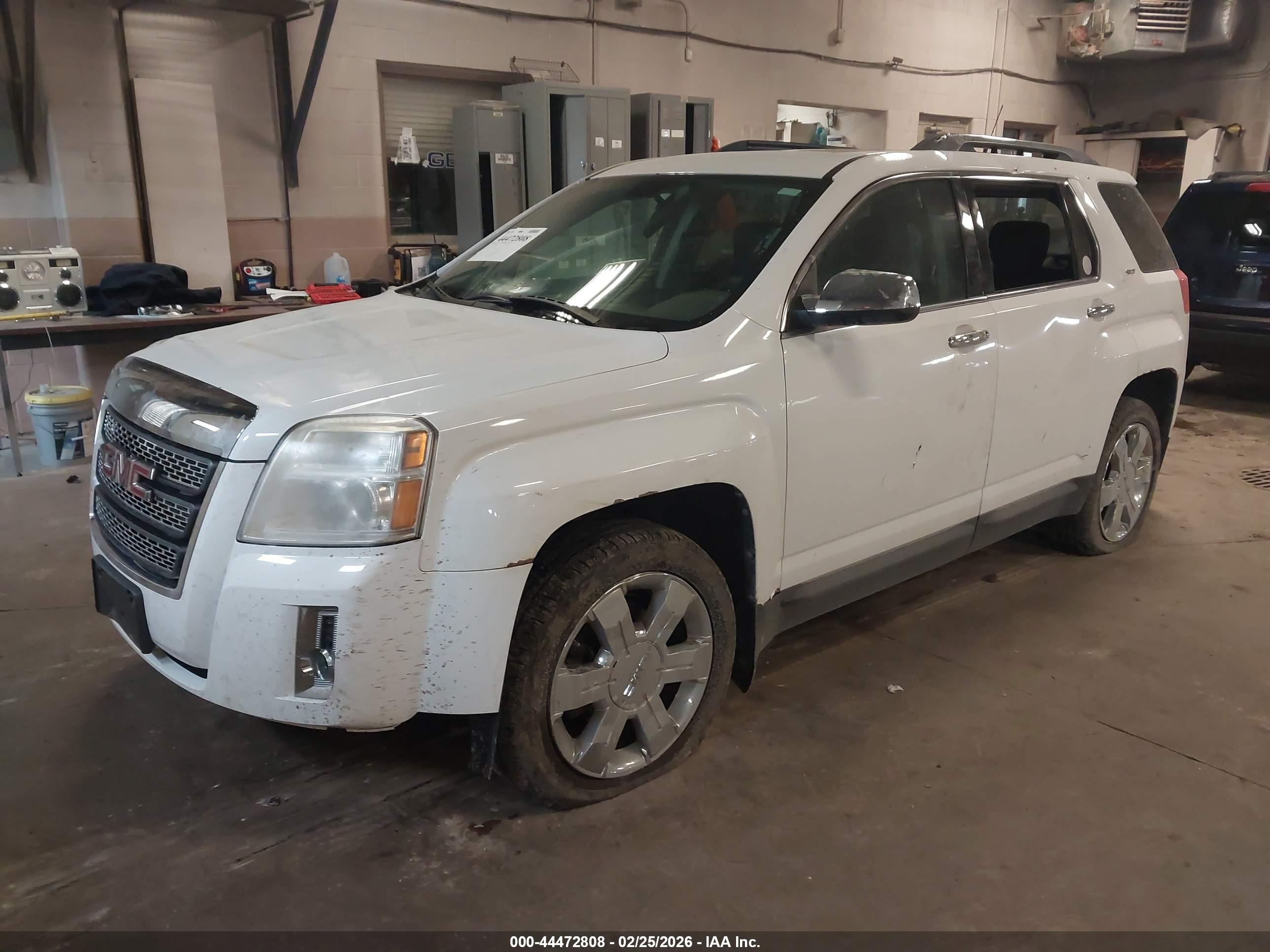 GMC TERRAIN image 2