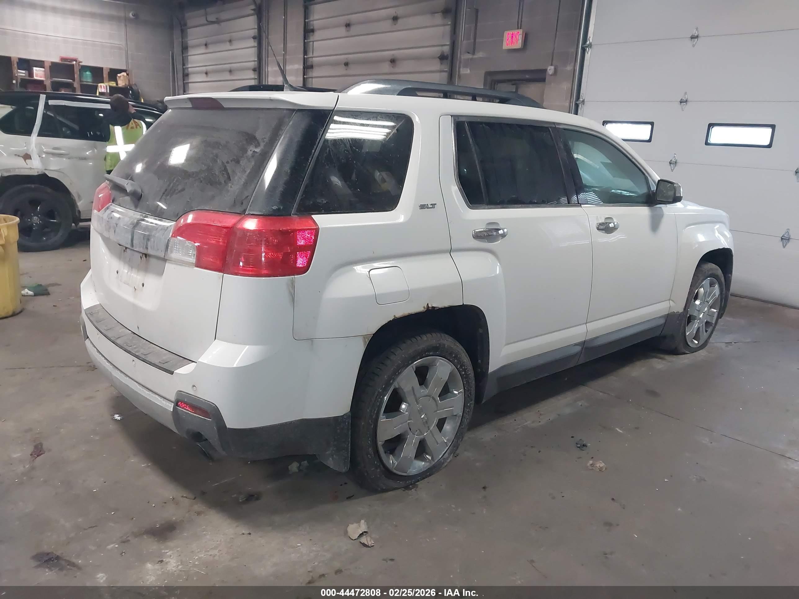 GMC TERRAIN image 4