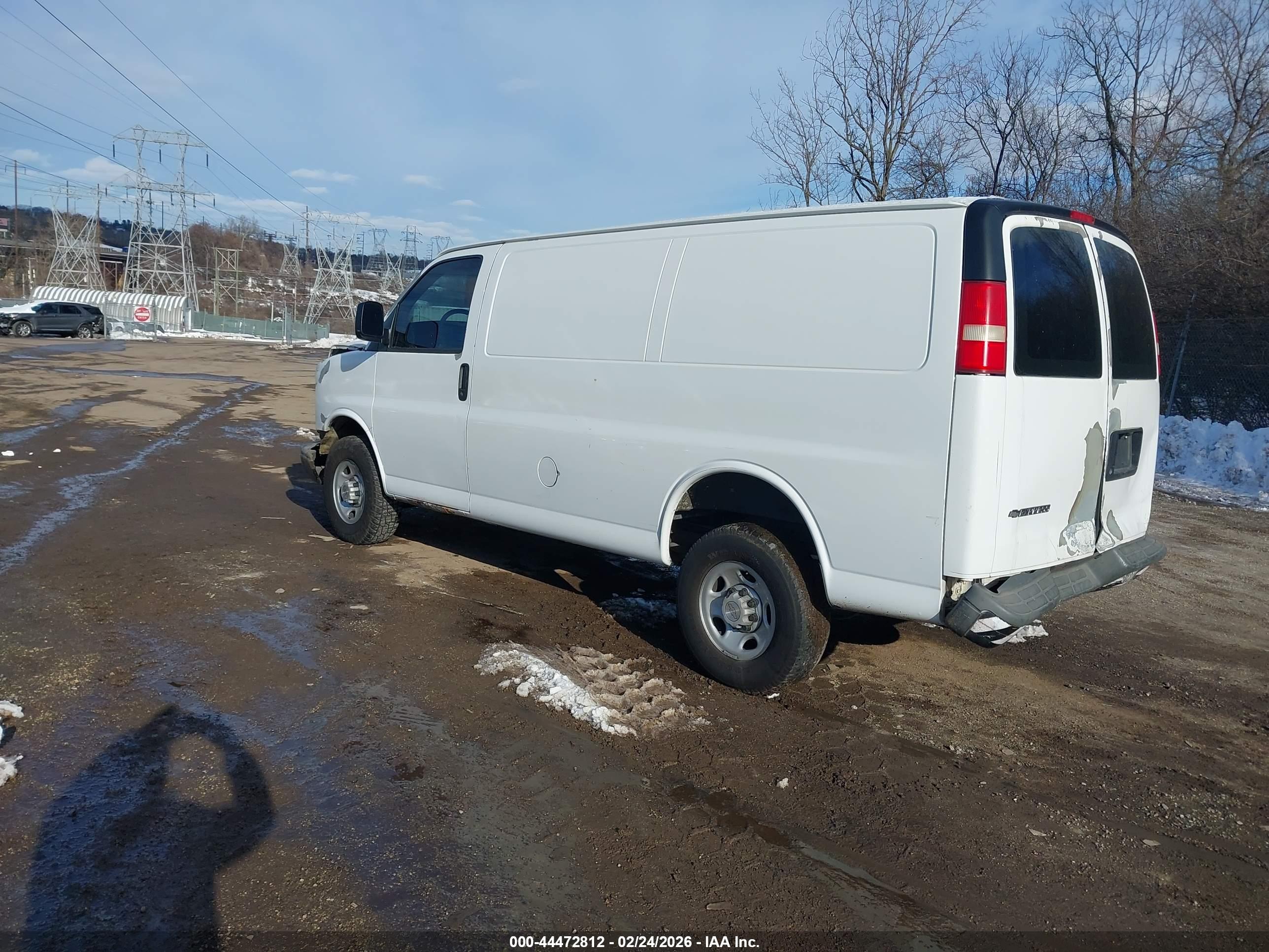 CHEVROLET EXPRESS image 3