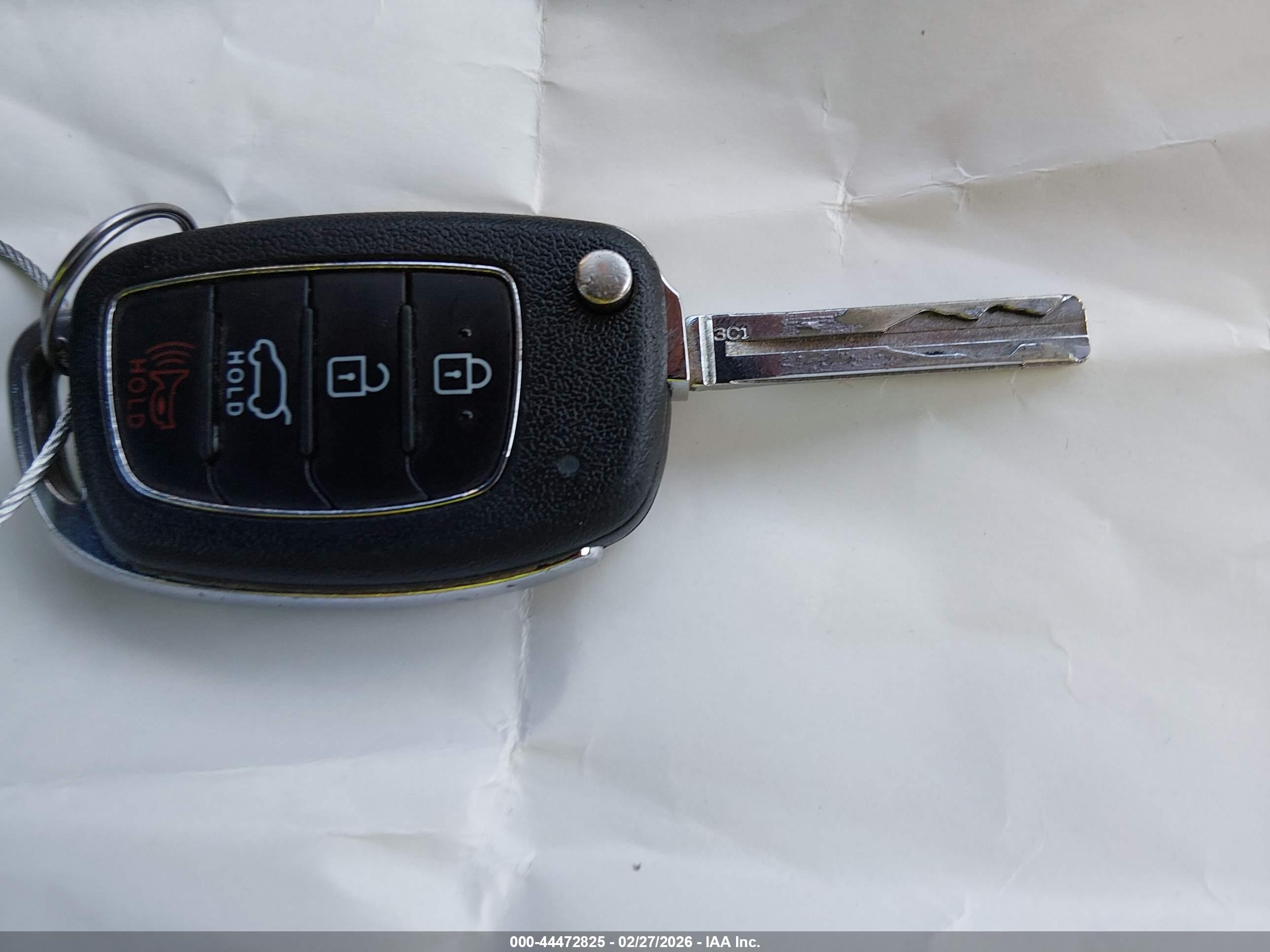HYUNDAI TUCSON image 11