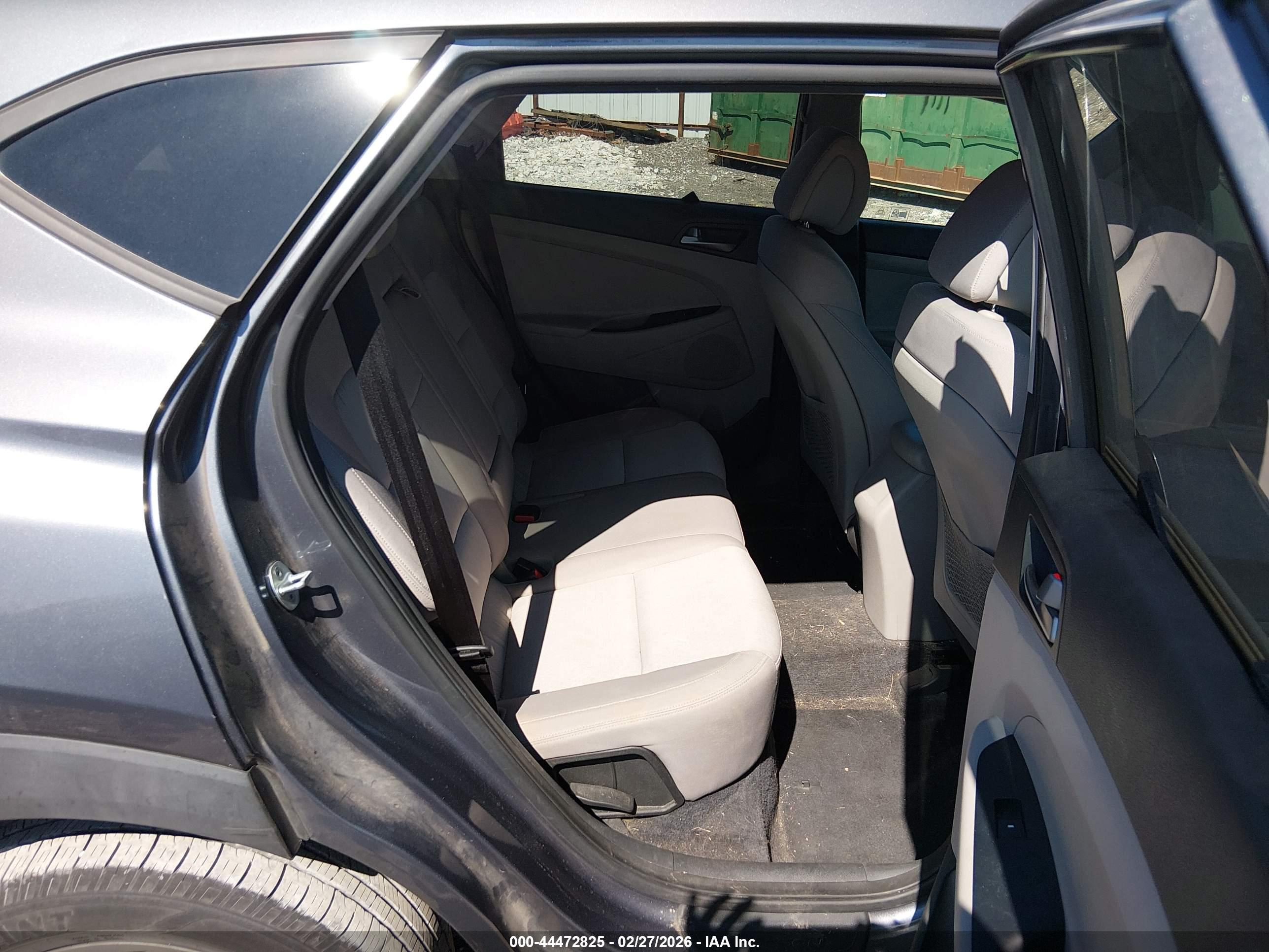 HYUNDAI TUCSON image 8