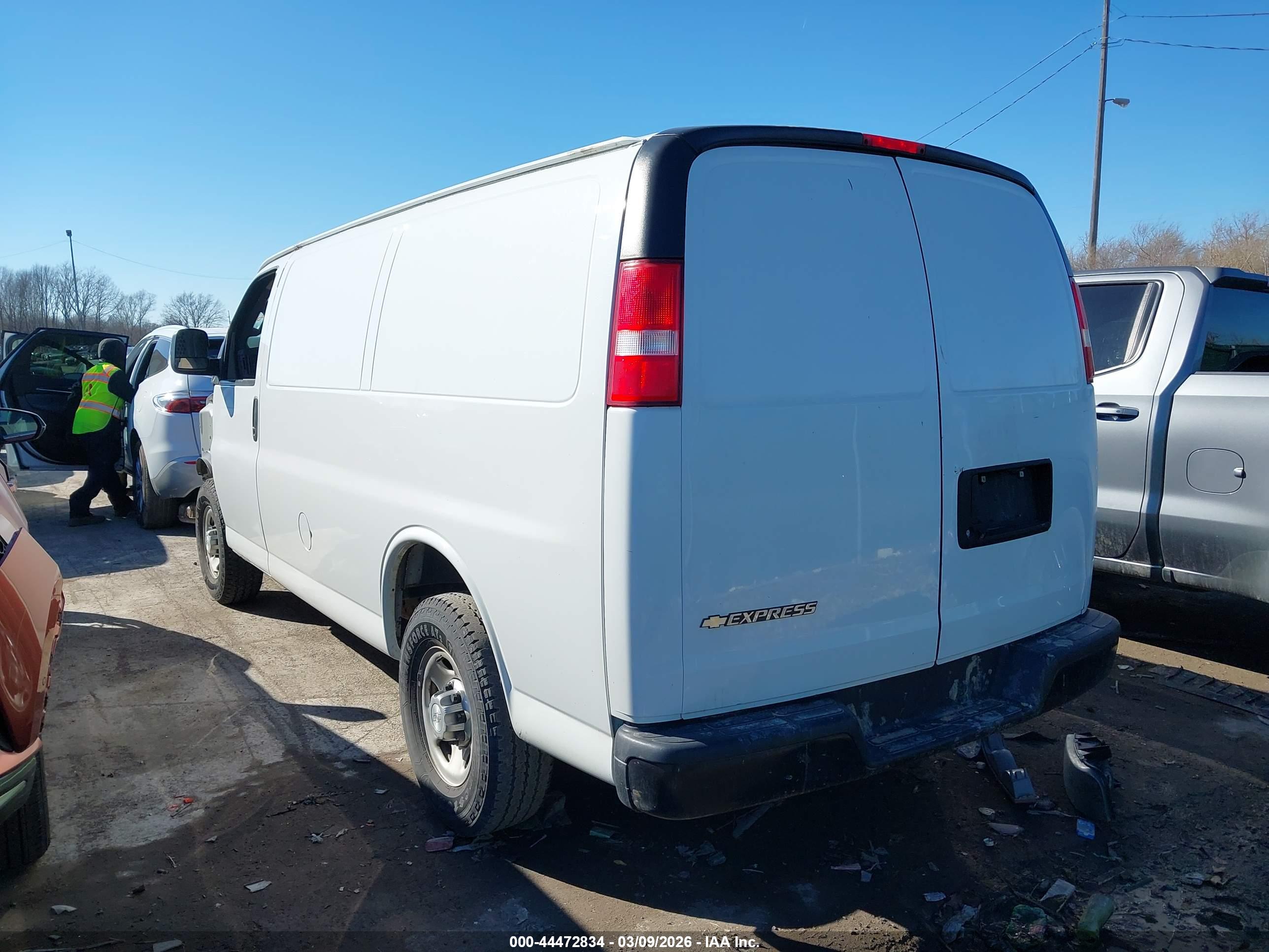 CHEVROLET EXPRESS image 3