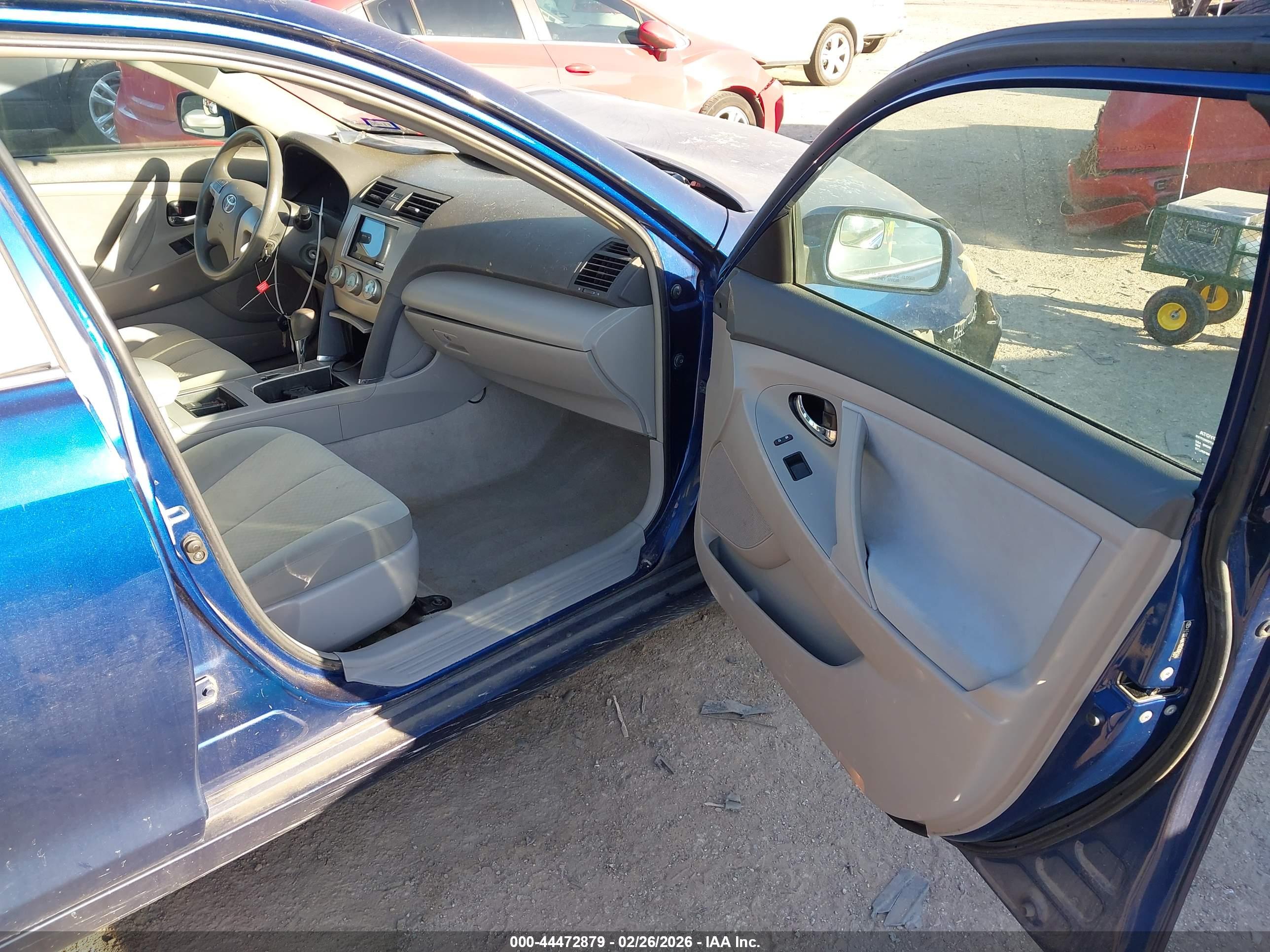 TOYOTA CAMRY image 5