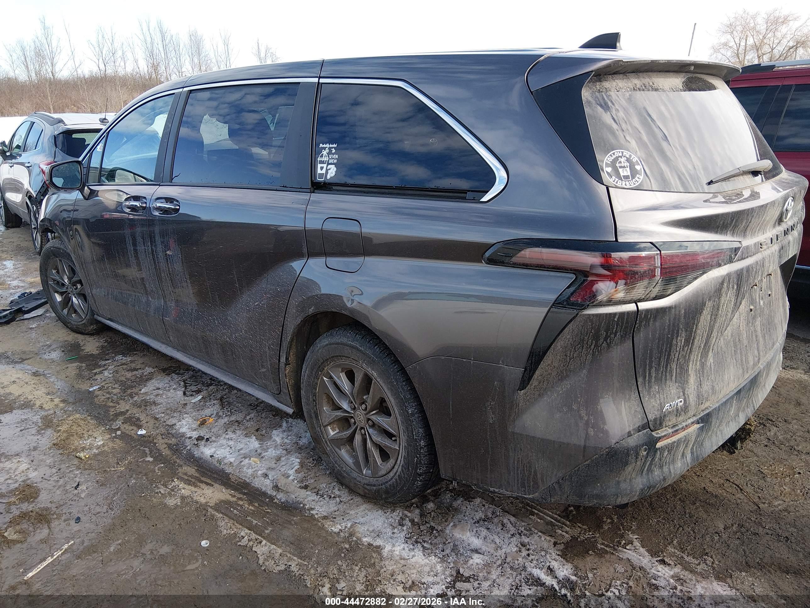 TOYOTA SIENNA image 3