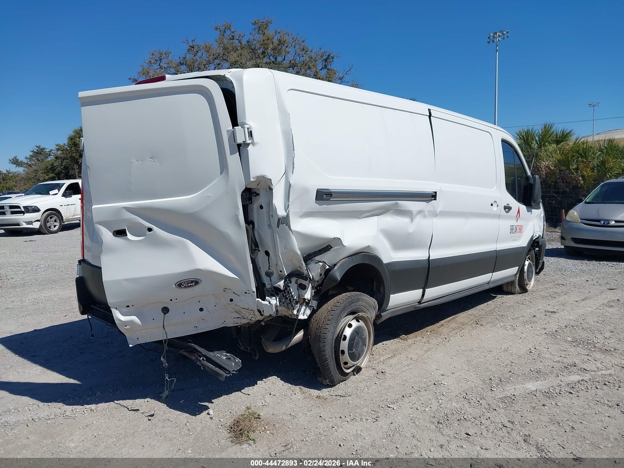 FORD TRANSIT-250 image 4
