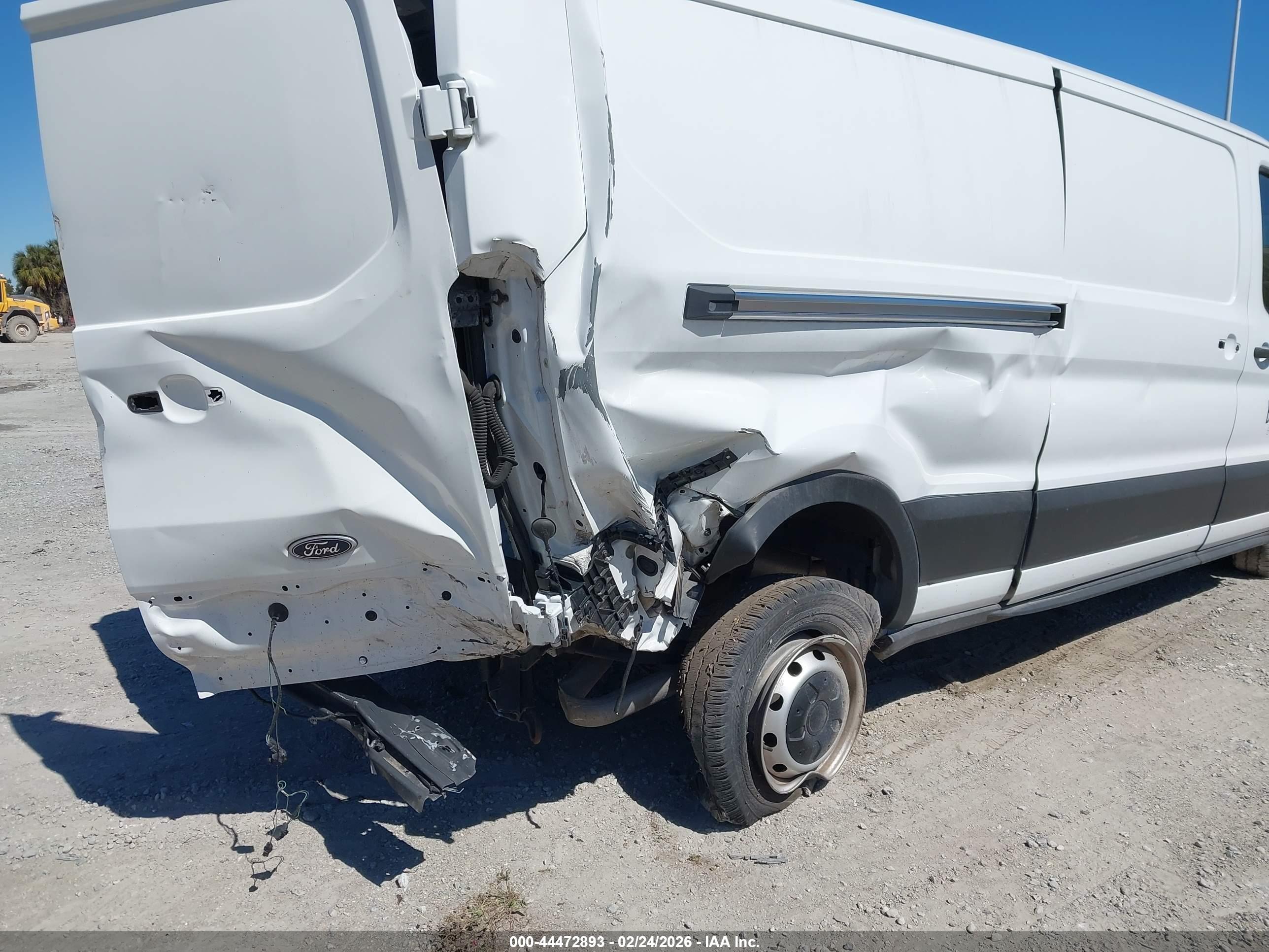 FORD TRANSIT-250 image 6