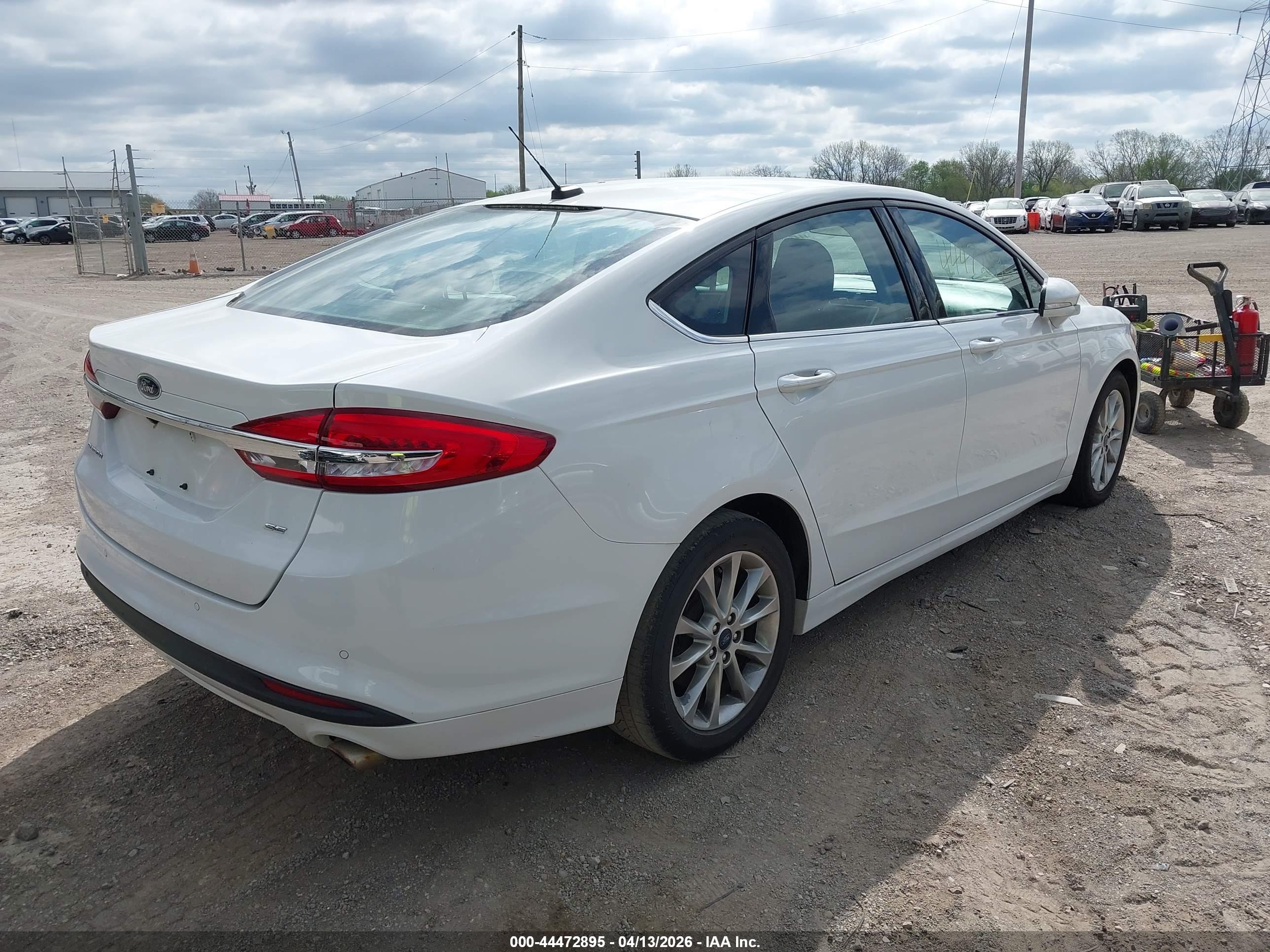 FORD FUSION image 4