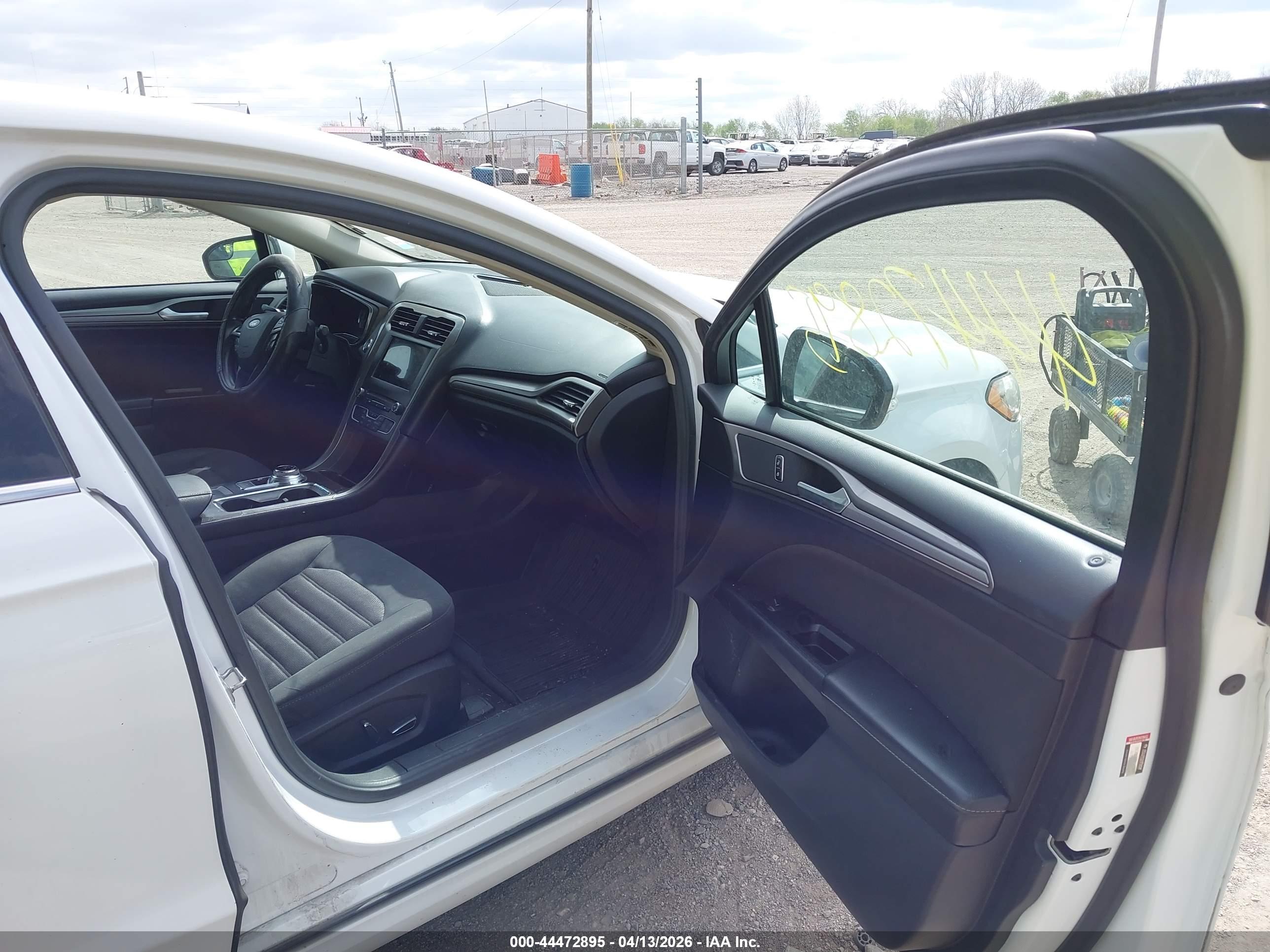 FORD FUSION image 5