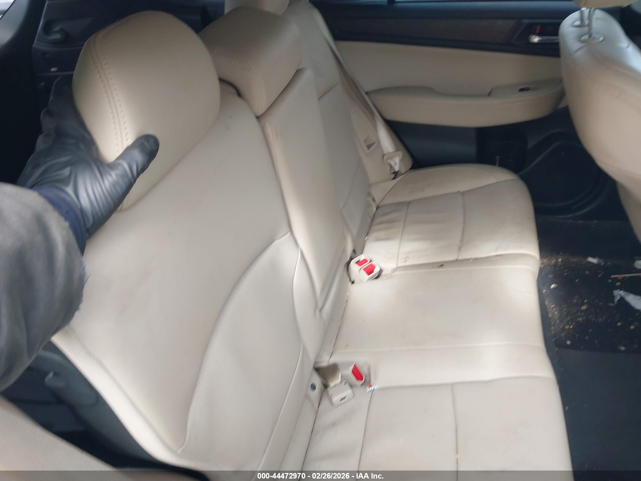 SUBARU OUTBACK image 8