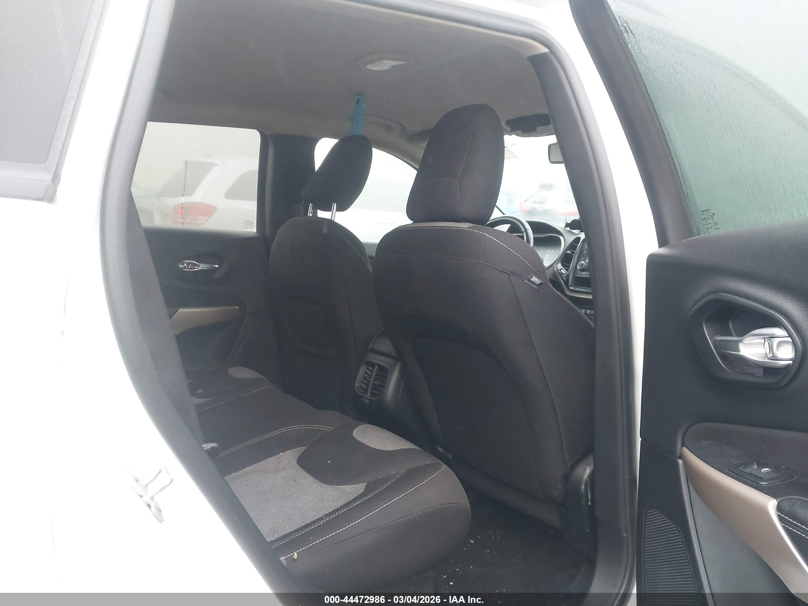 JEEP CHEROKEE image 8