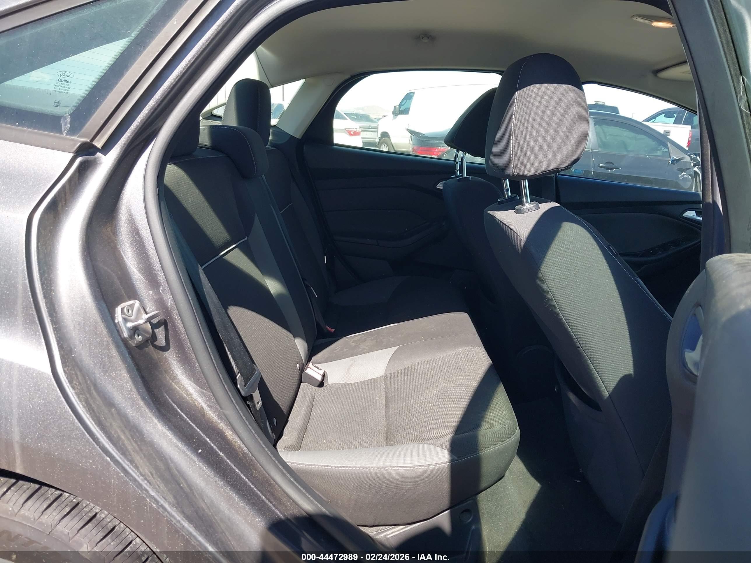 FORD FOCUS image 8