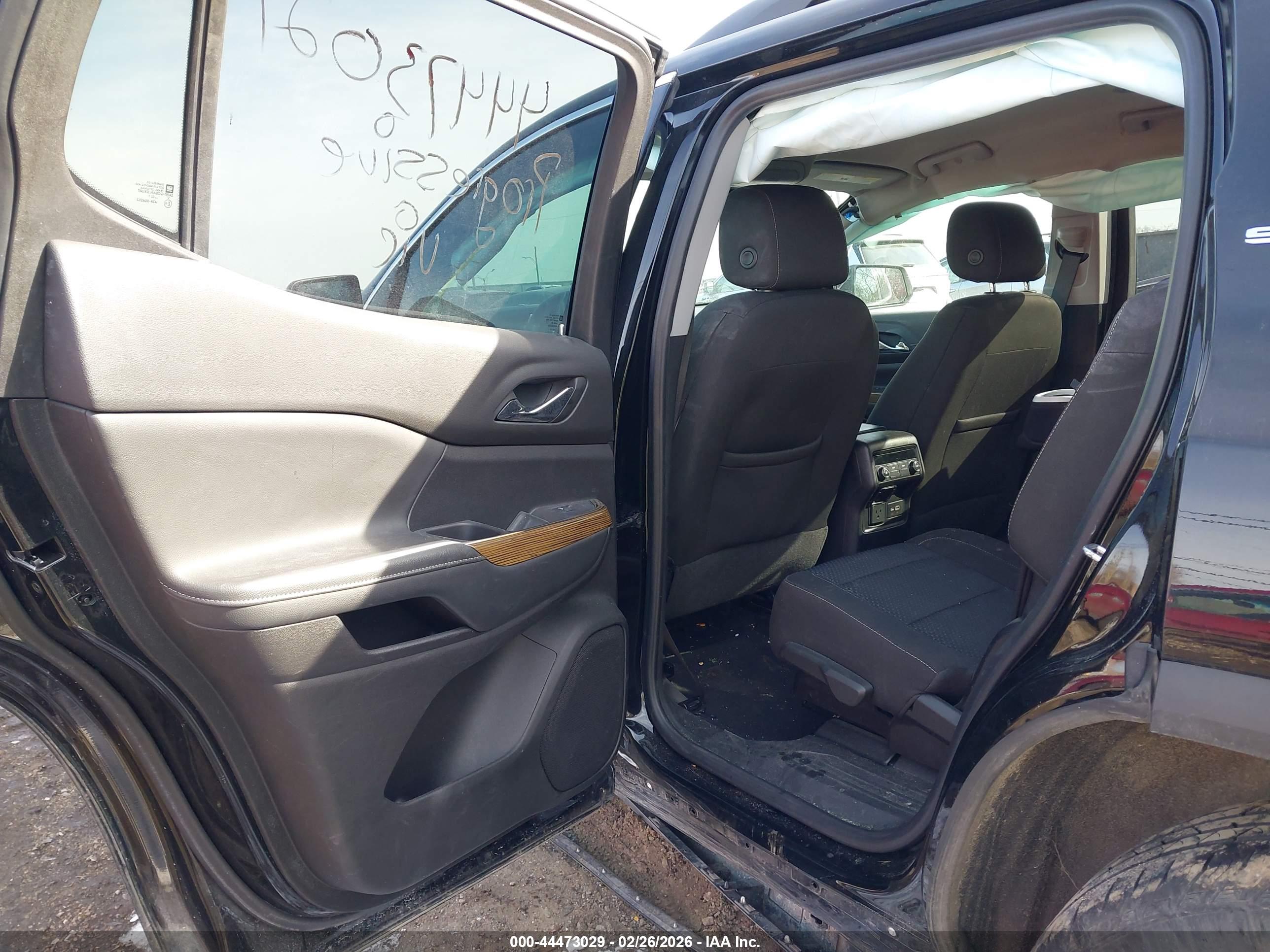 GMC ACADIA image 8