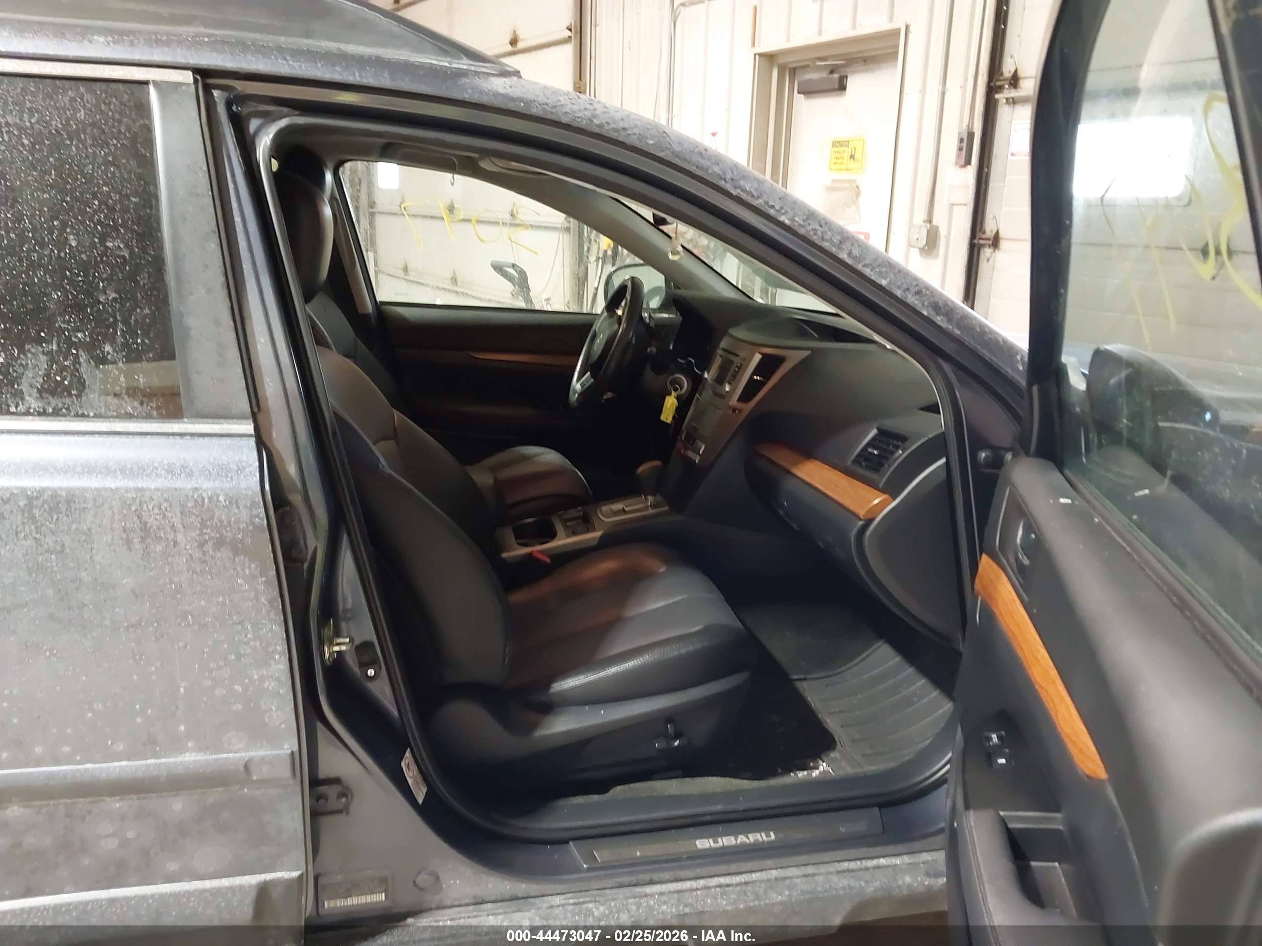 SUBARU OUTBACK image 5
