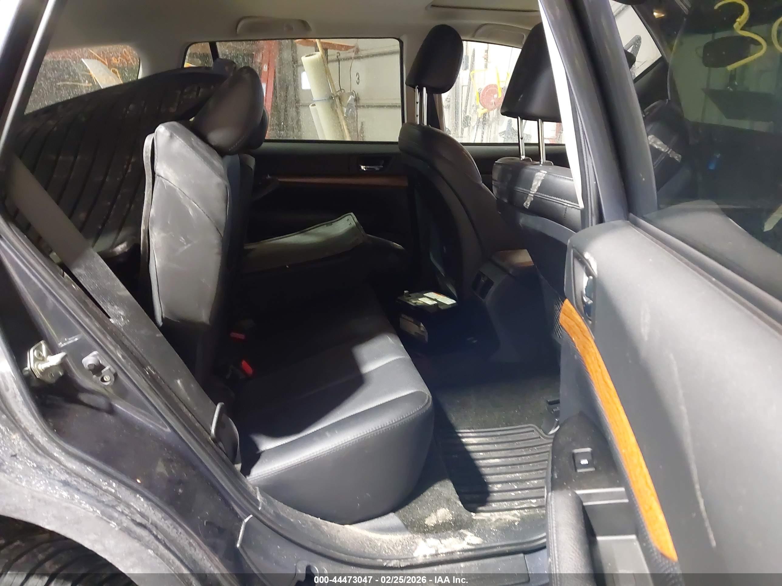 SUBARU OUTBACK image 8
