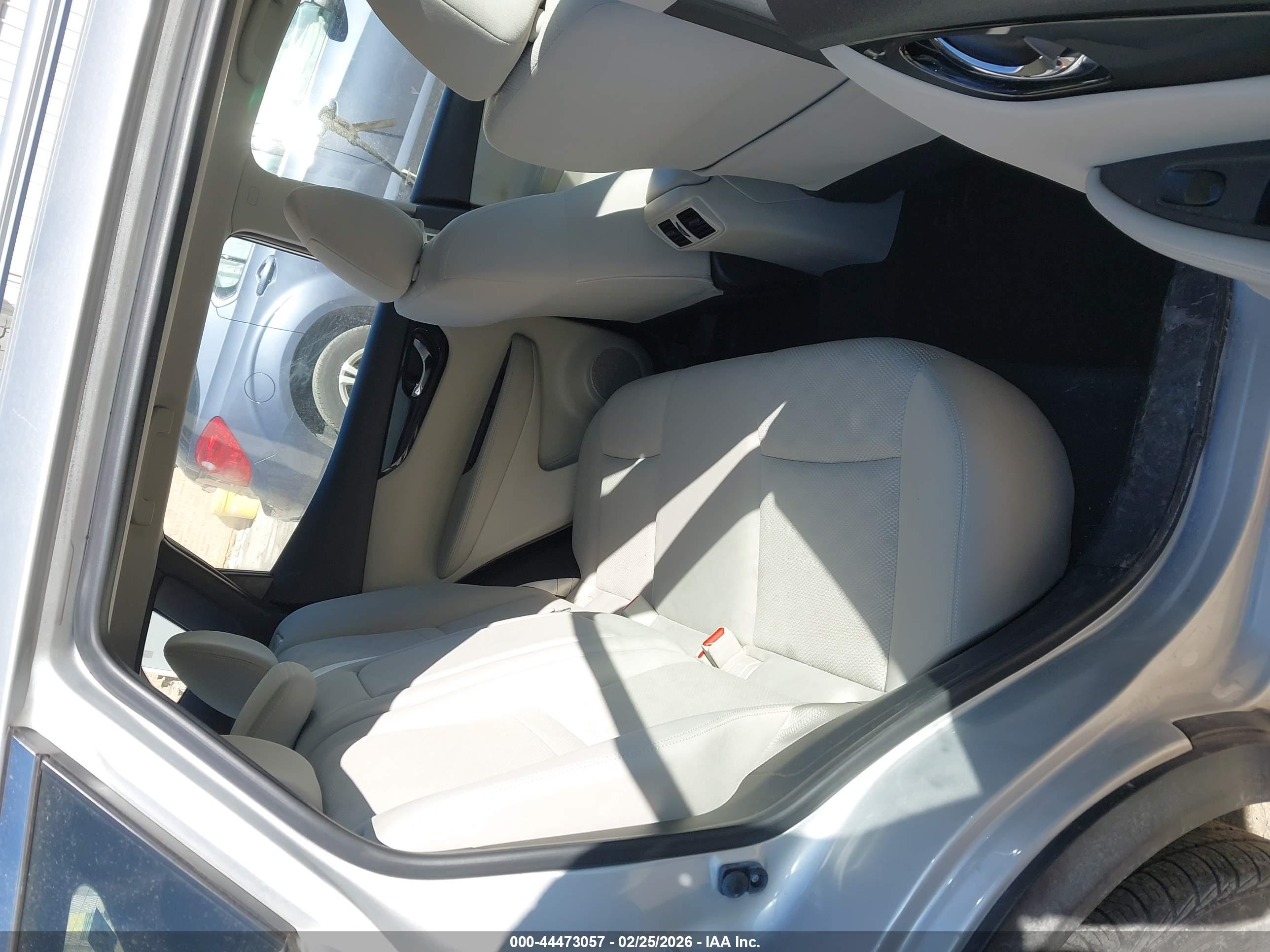 NISSAN ROGUE image 8