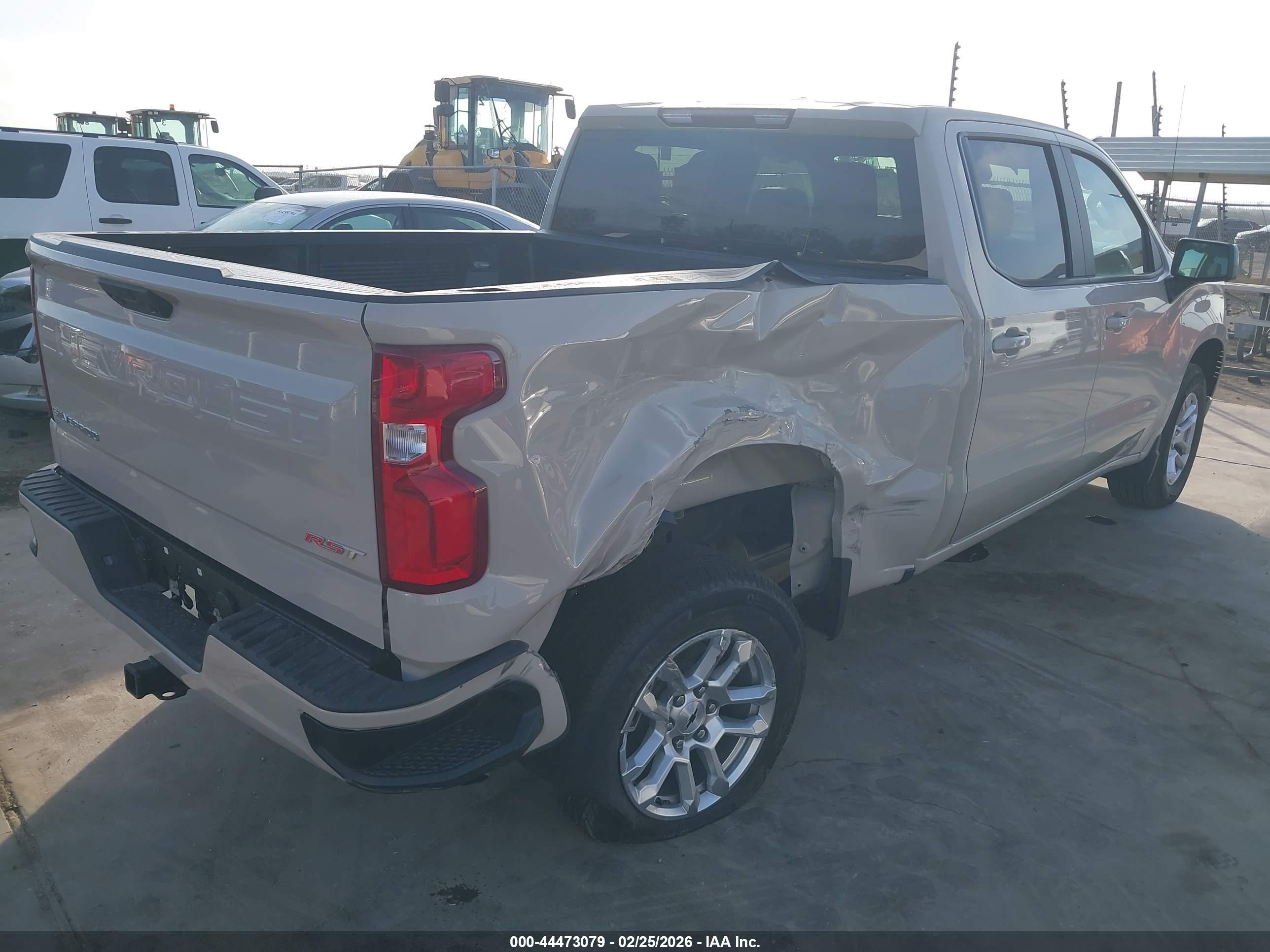 CHEVROLET SILVERADO image 4