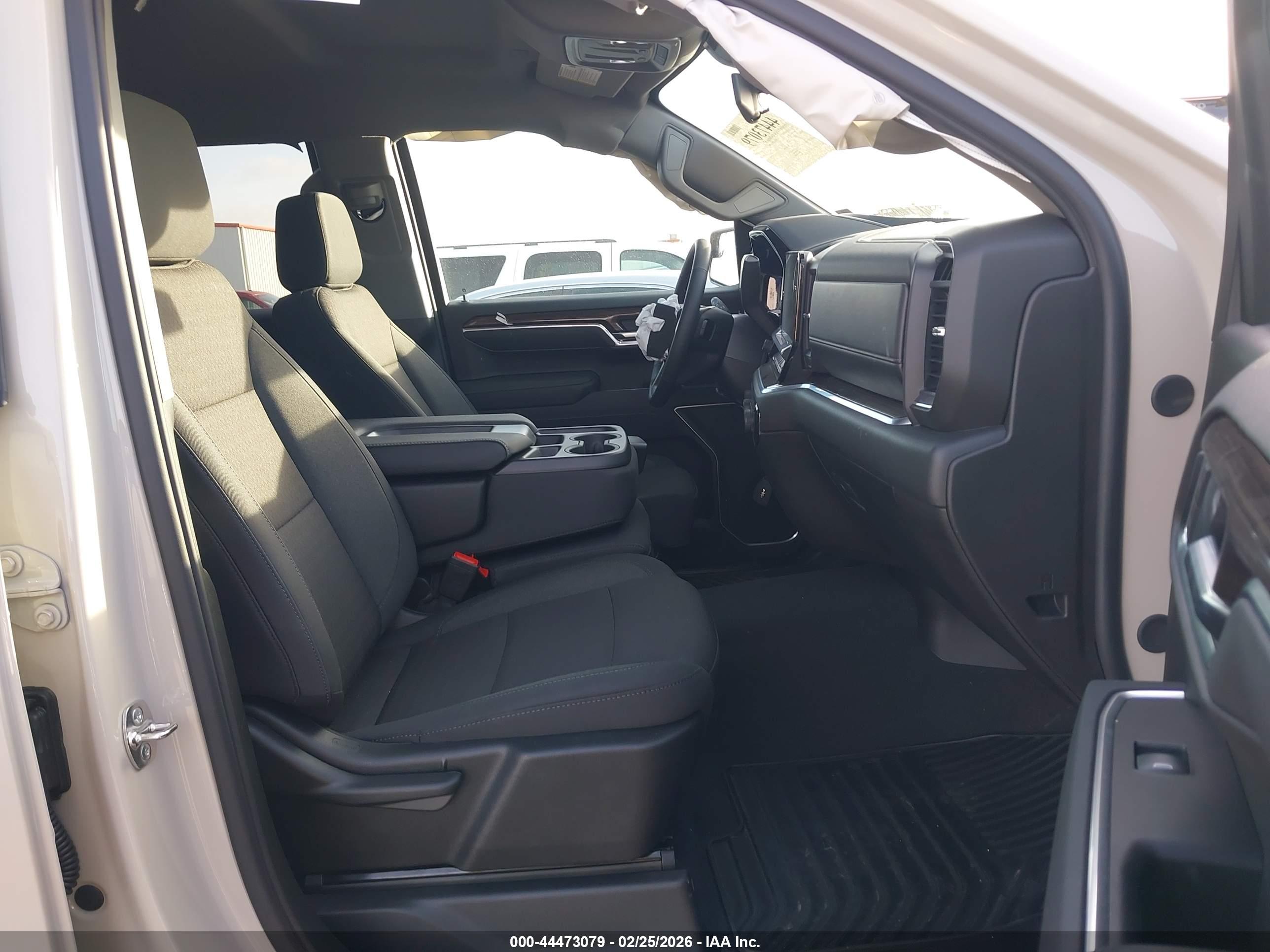 CHEVROLET SILVERADO image 5