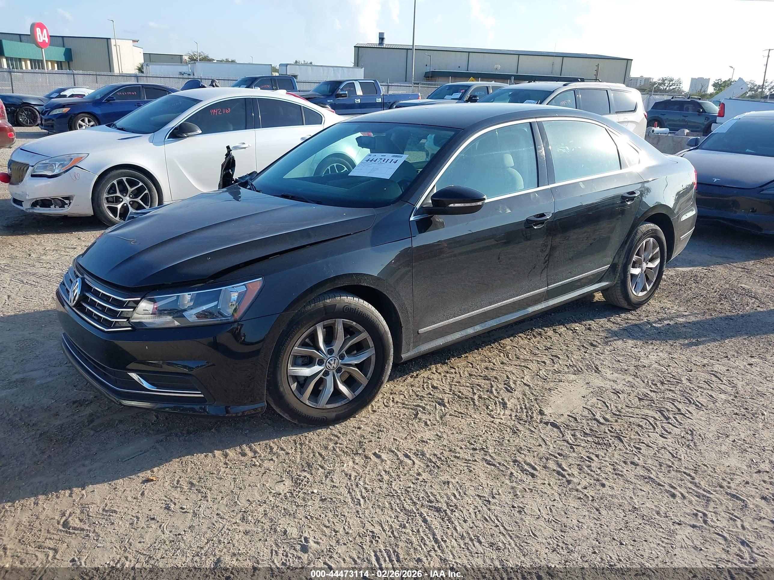 VOLKSWAGEN PASSAT image 2
