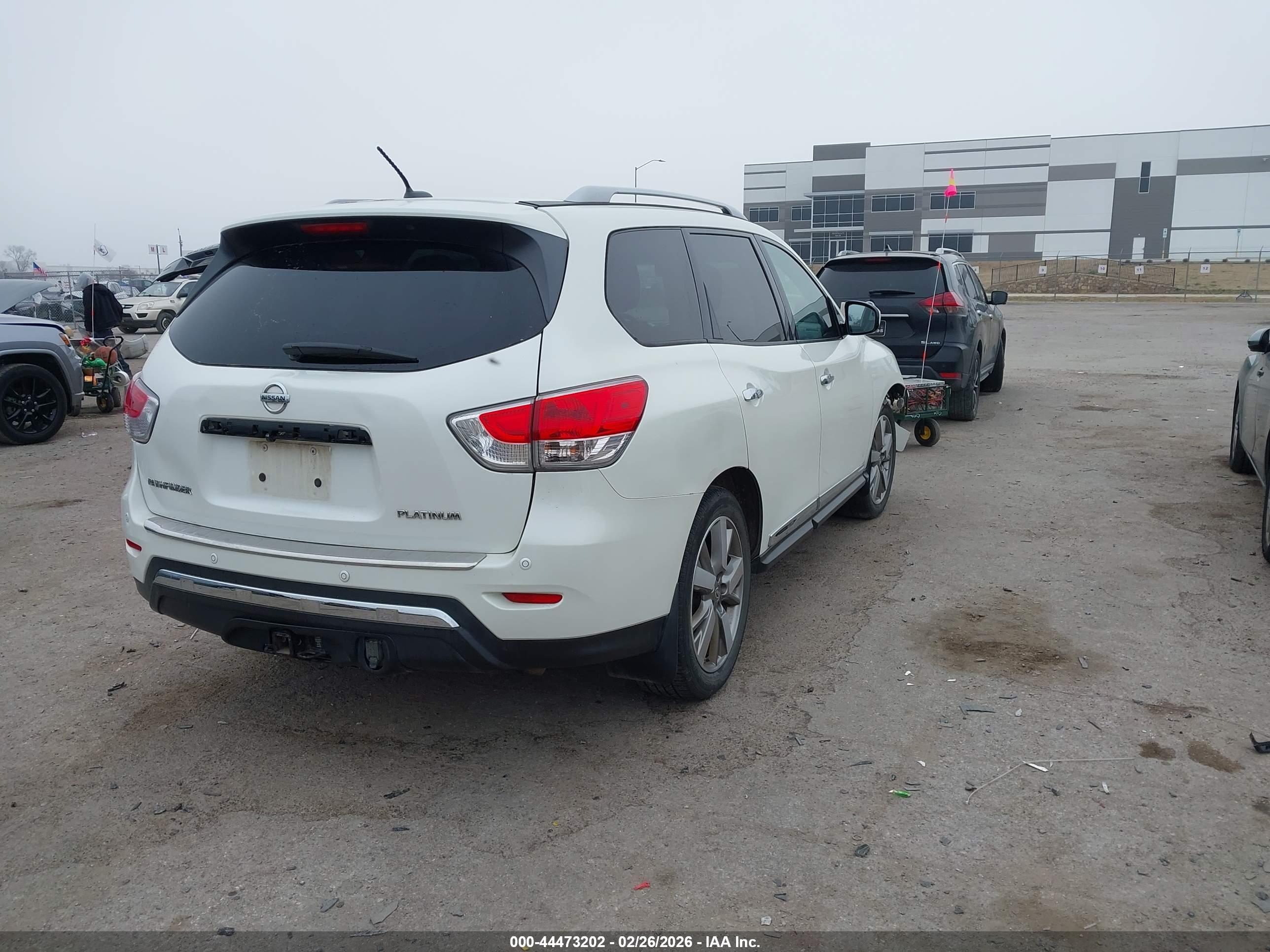 NISSAN PATHFINDER image 4