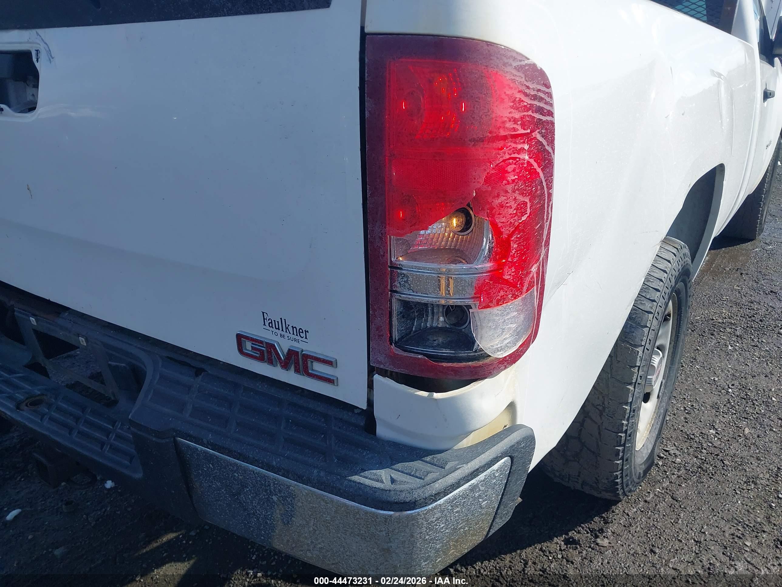 GMC SIERRA image 6