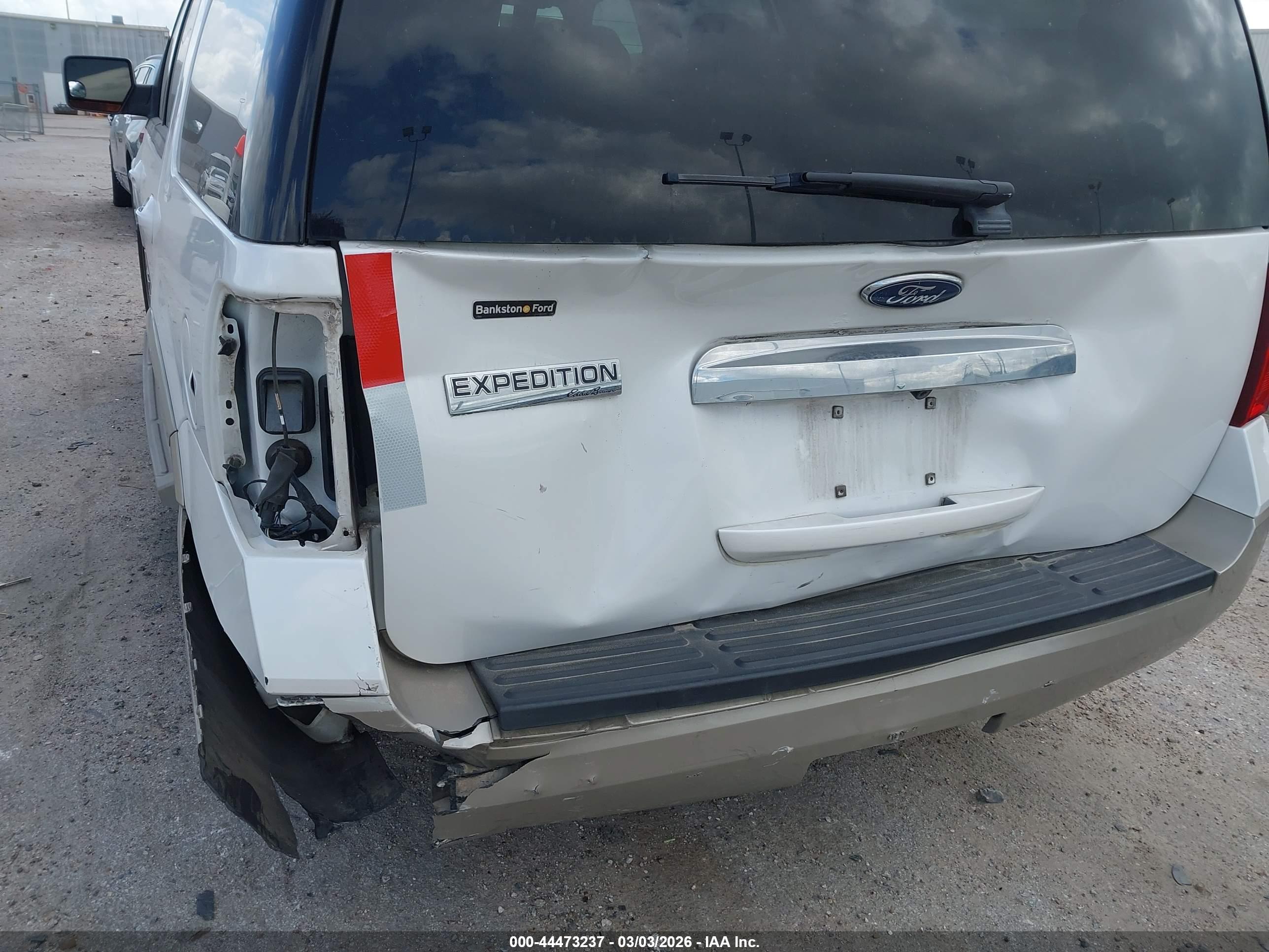 FORD EXPEDITION image 6