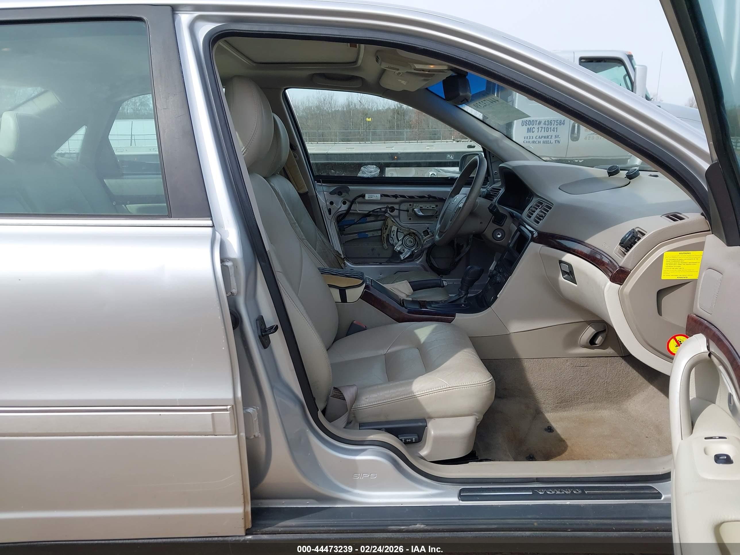 VOLVO S80 image 5