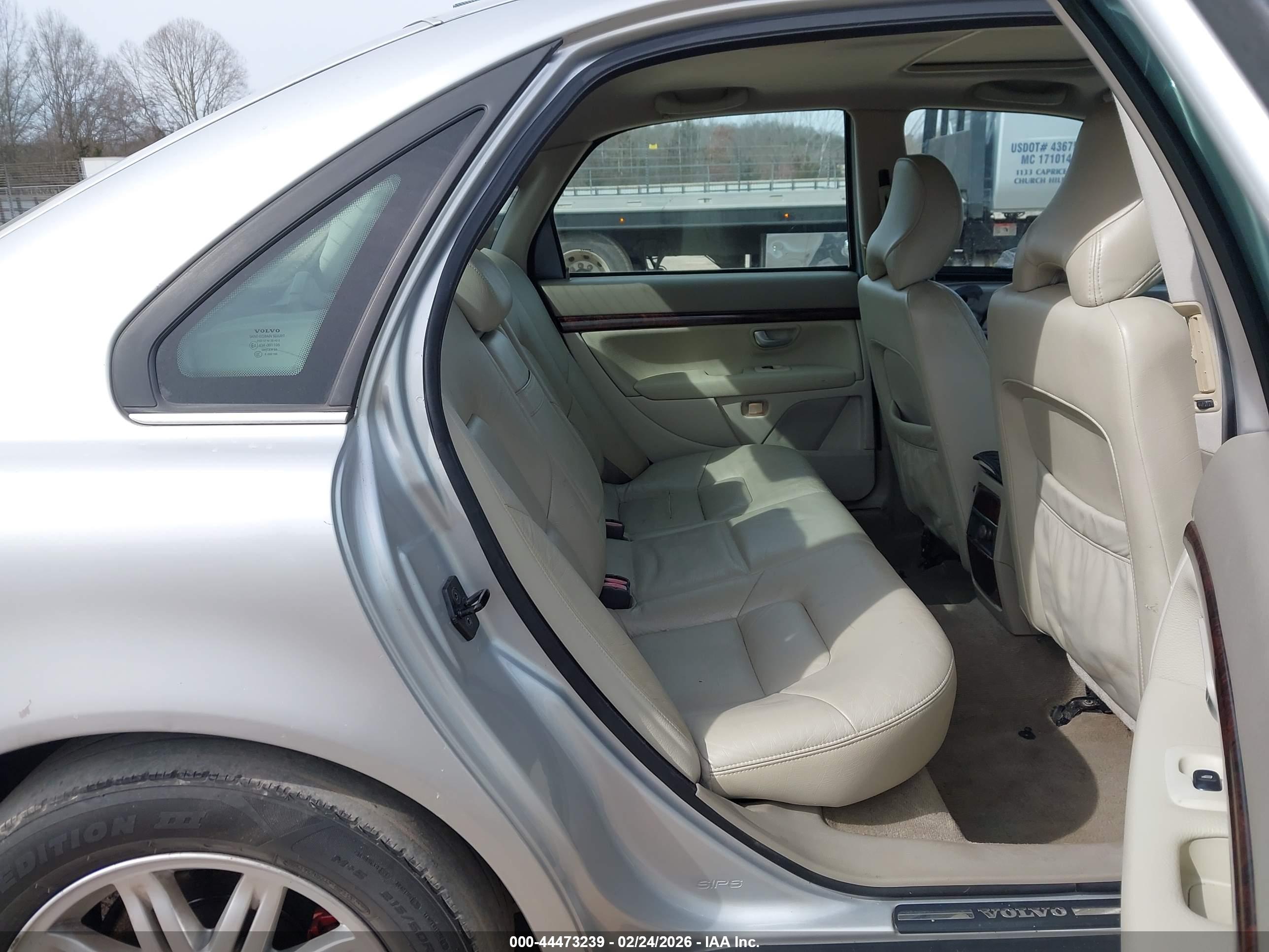 VOLVO S80 image 8