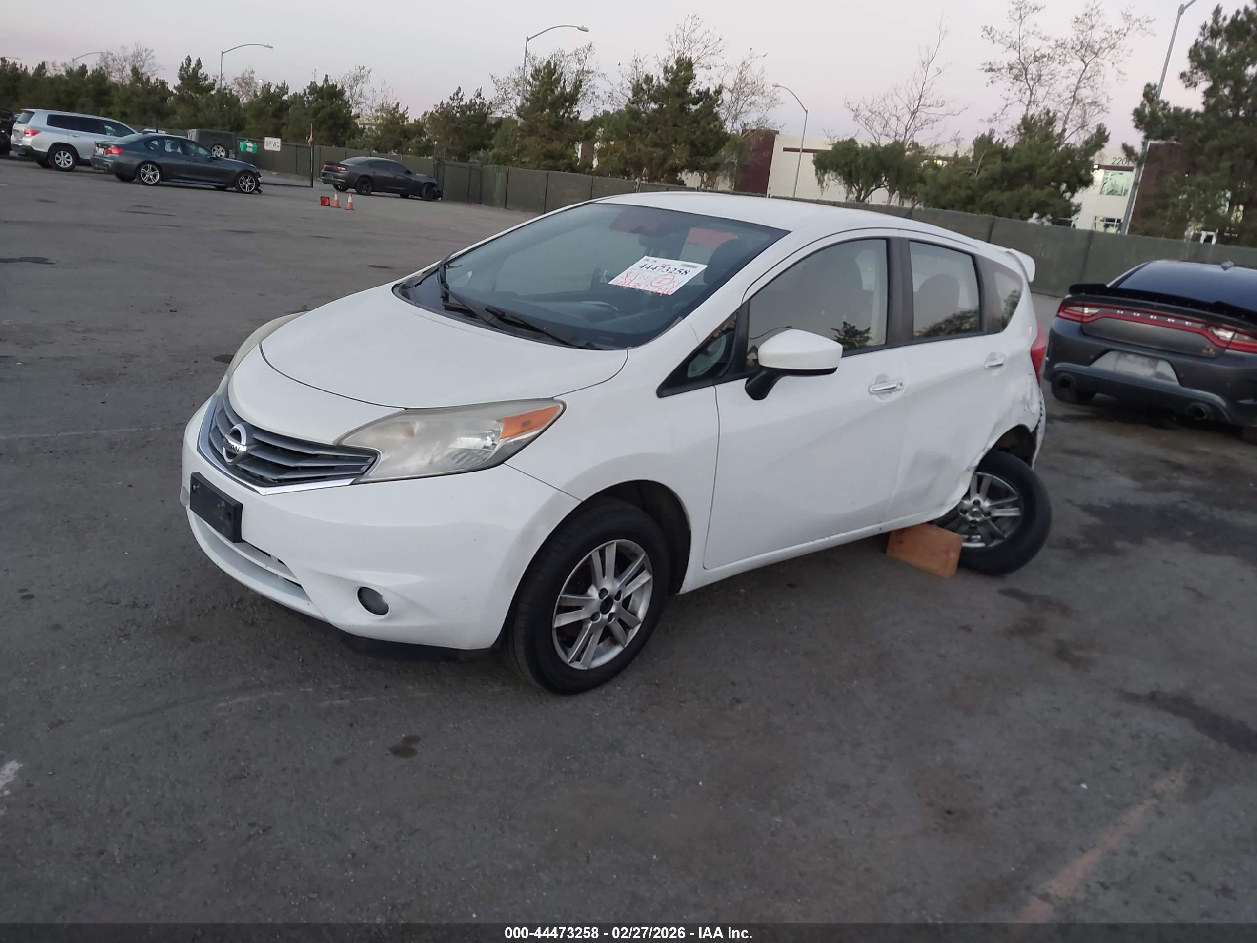 NISSAN VERSA image 2