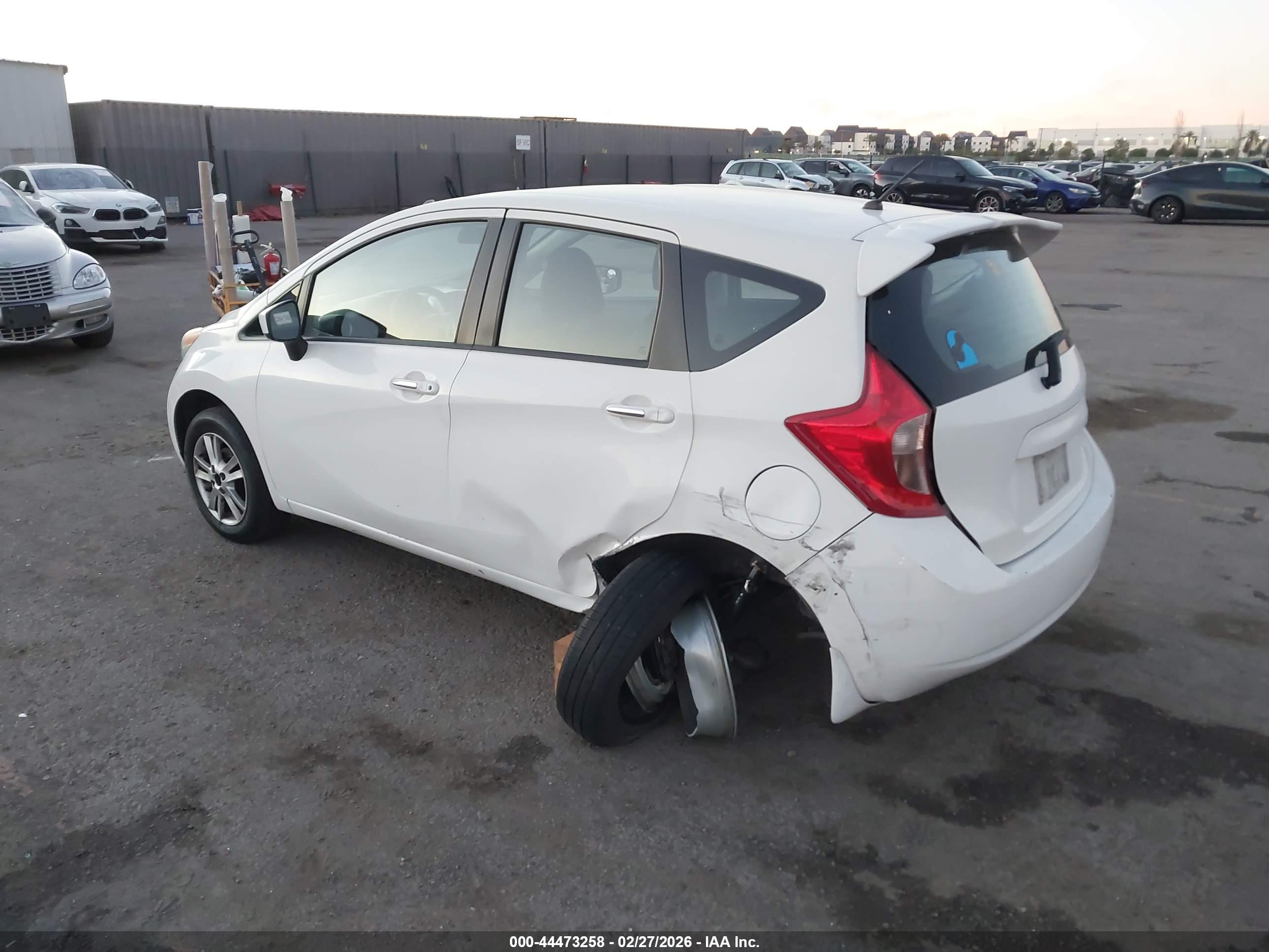 NISSAN VERSA image 3