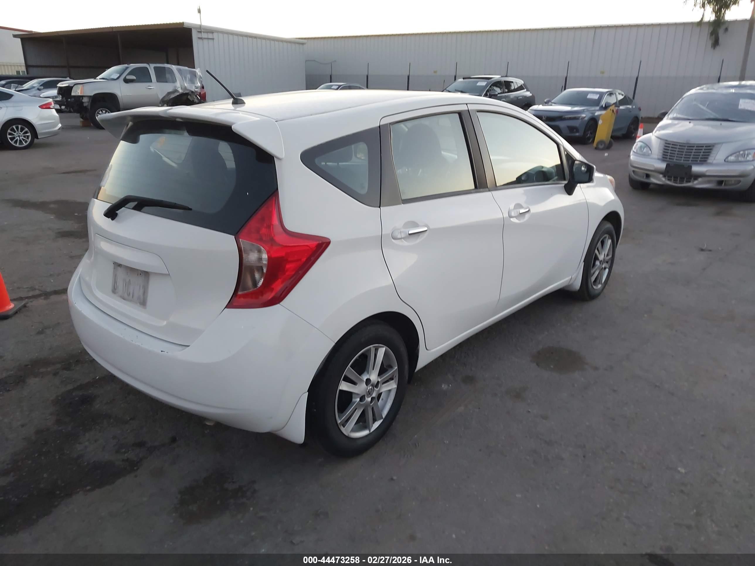 NISSAN VERSA image 4