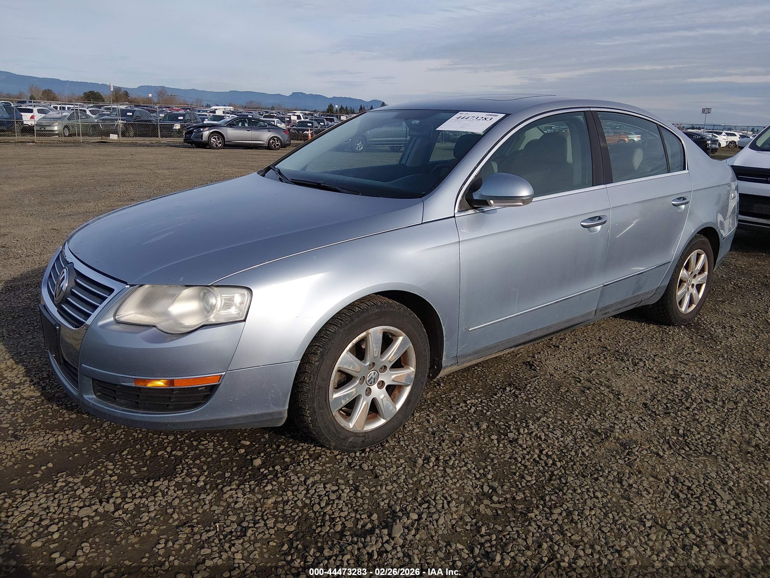 VOLKSWAGEN PASSAT image 2