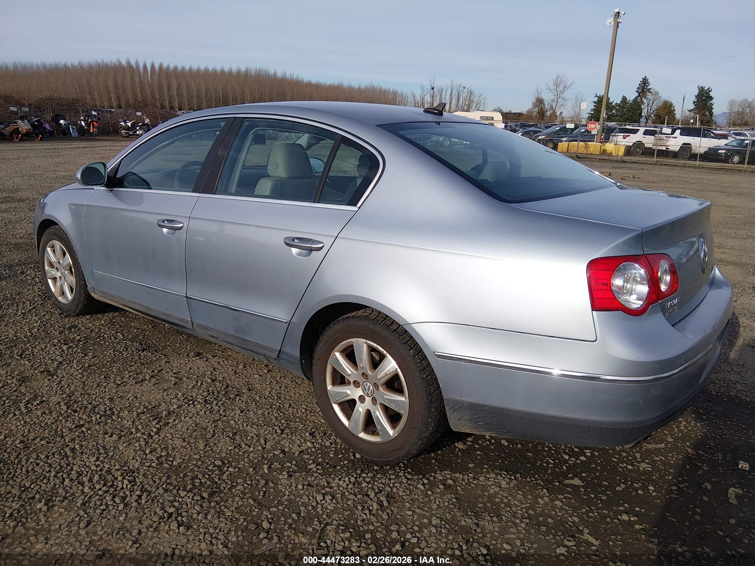 VOLKSWAGEN PASSAT image 3