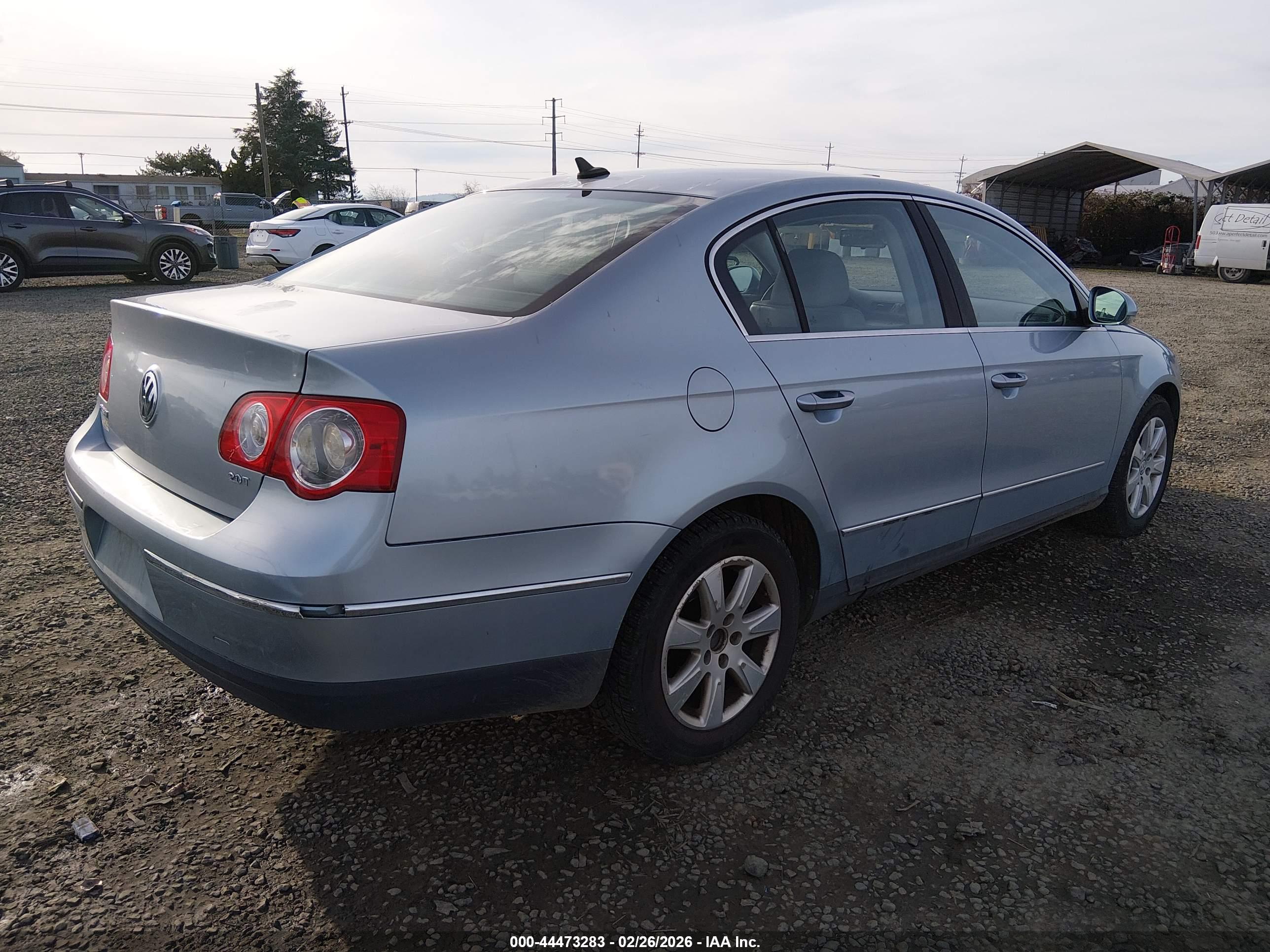 VOLKSWAGEN PASSAT image 4