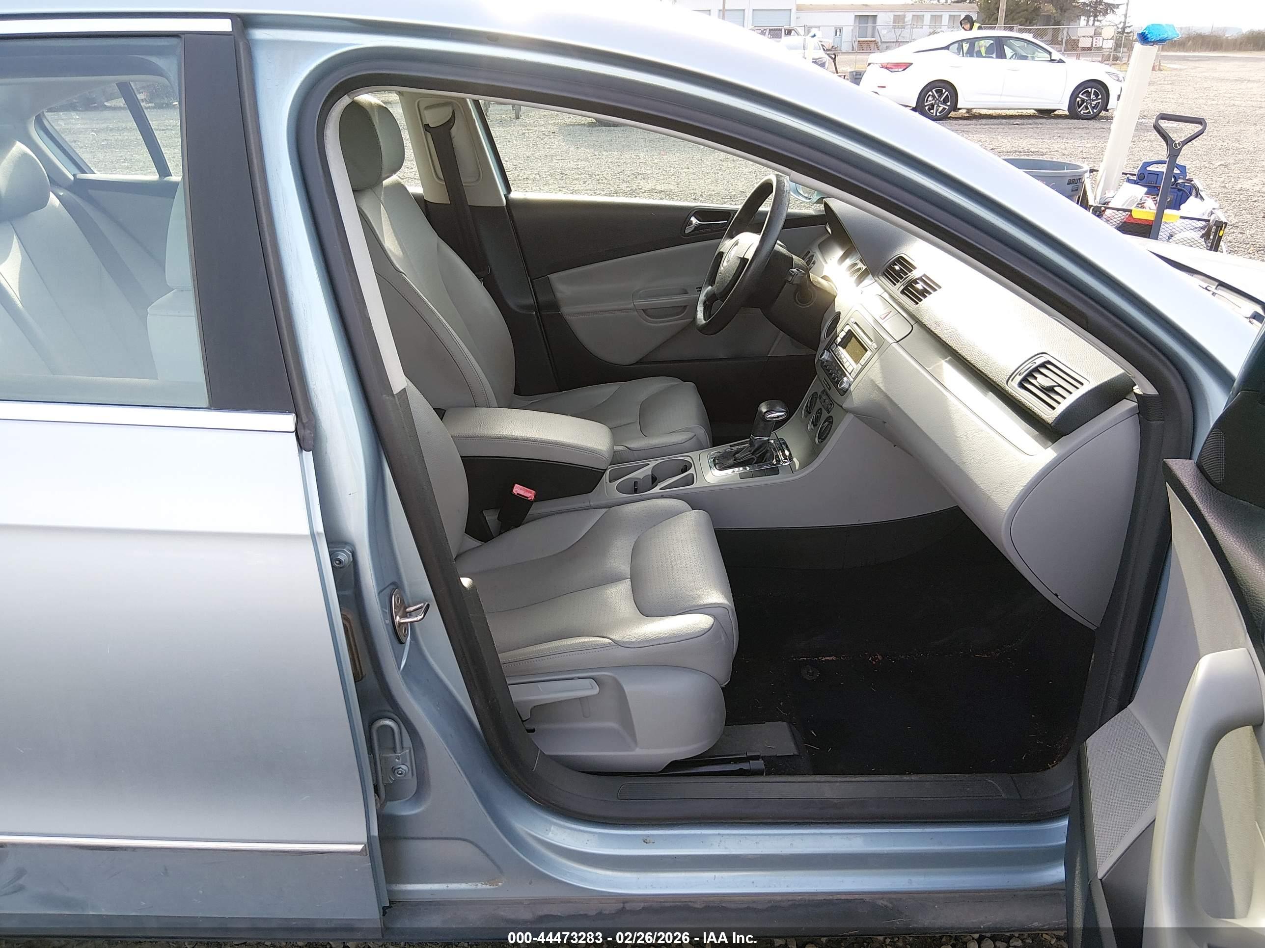 VOLKSWAGEN PASSAT image 5