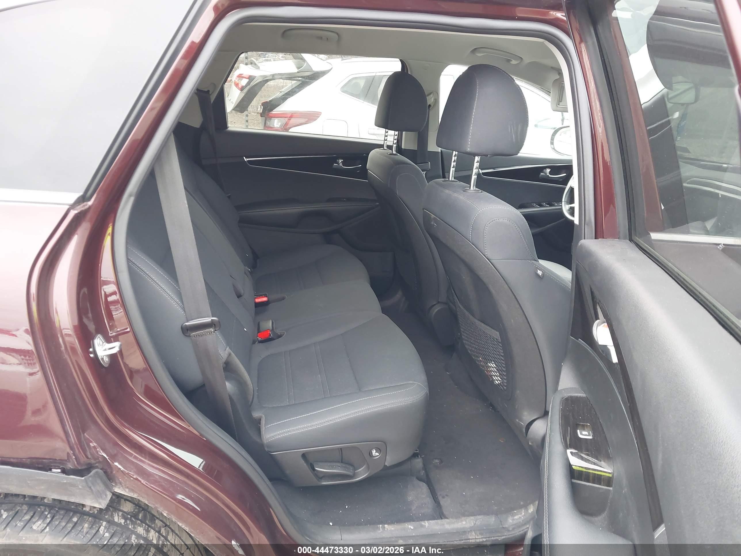 KIA SORENTO image 8