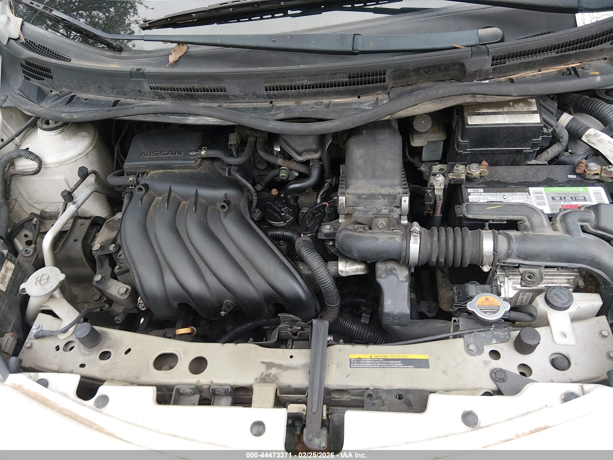 NISSAN VERSA image 10