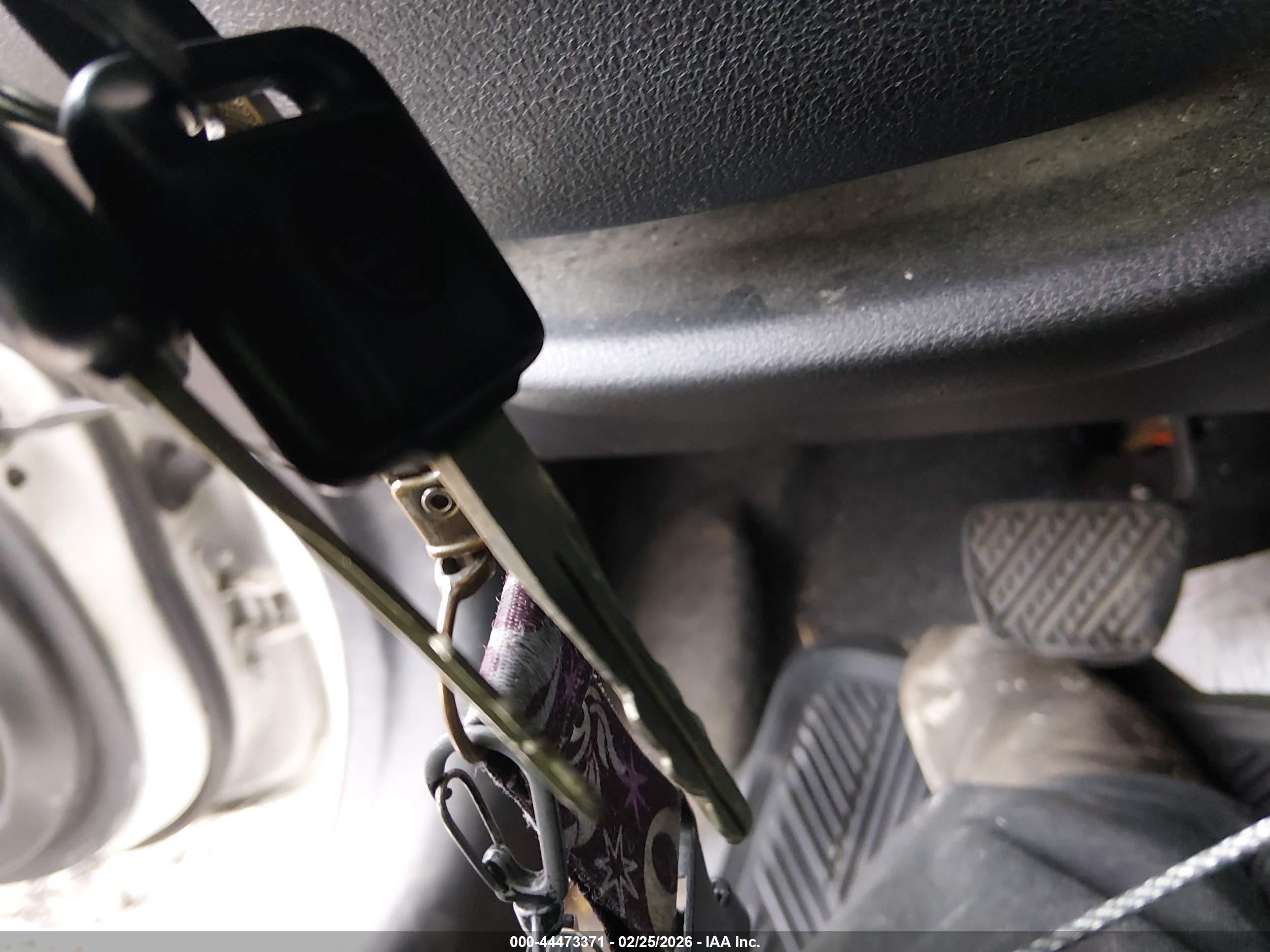 NISSAN VERSA image 11