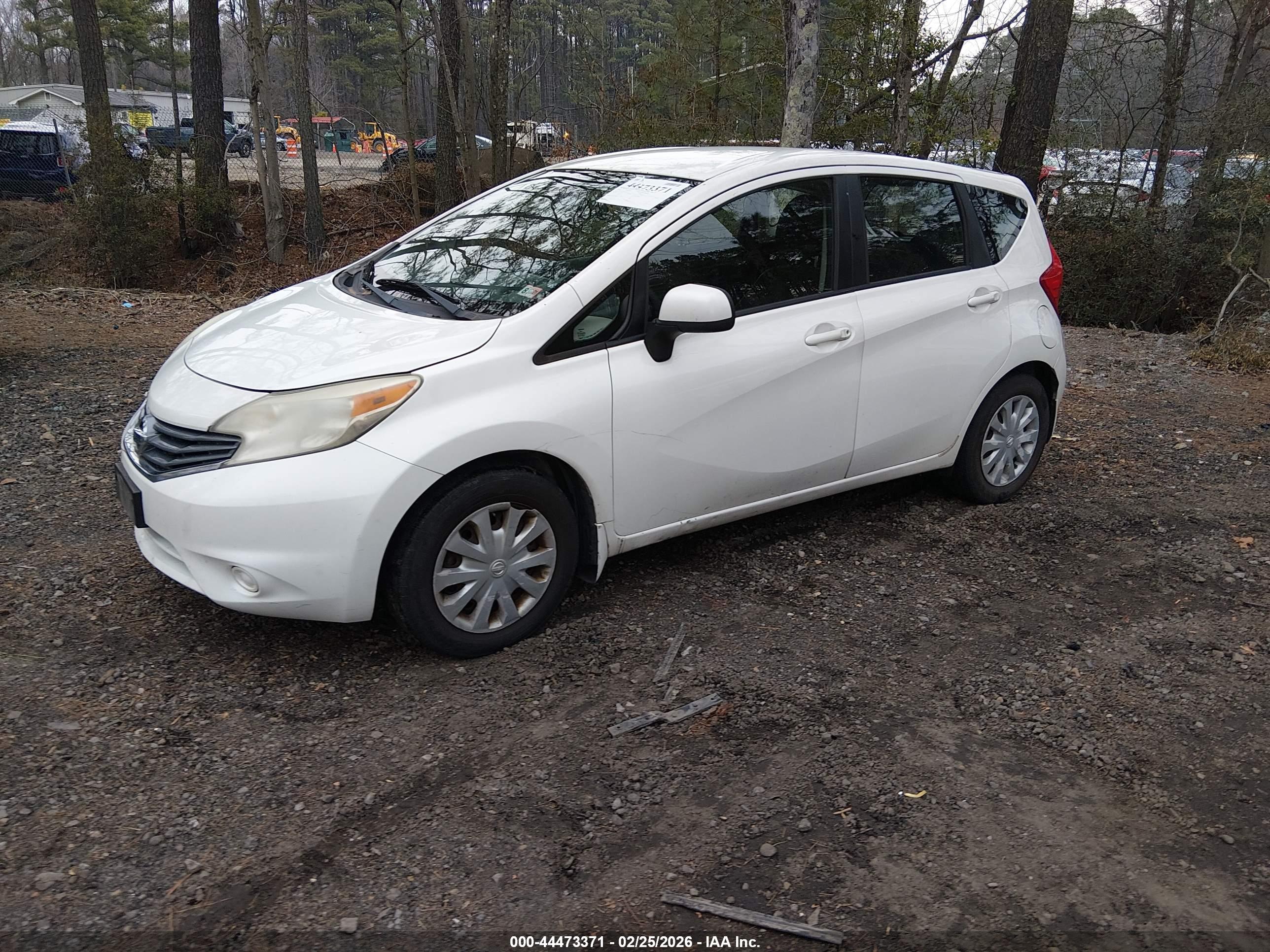 NISSAN VERSA image 2
