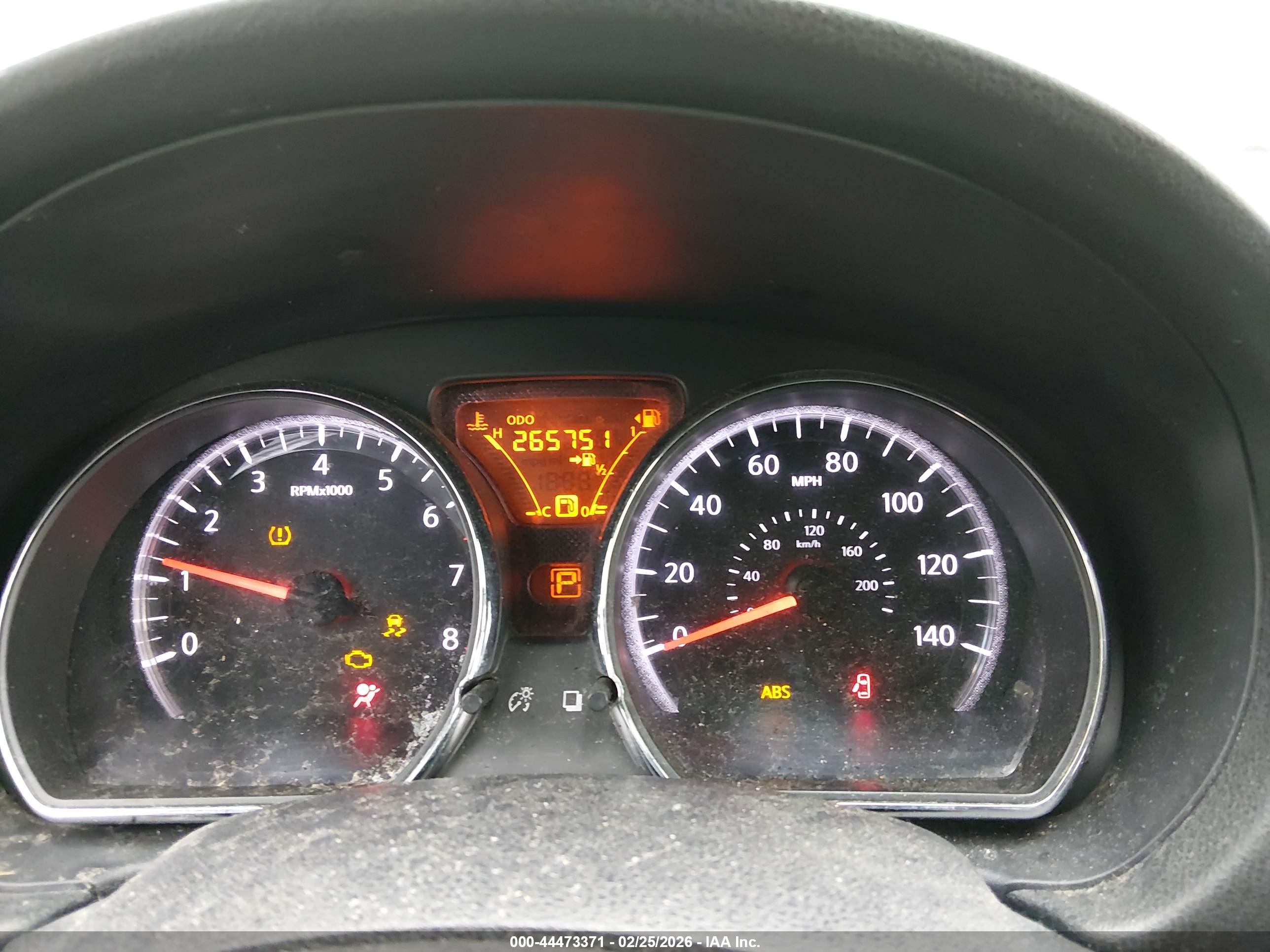 NISSAN VERSA image 7