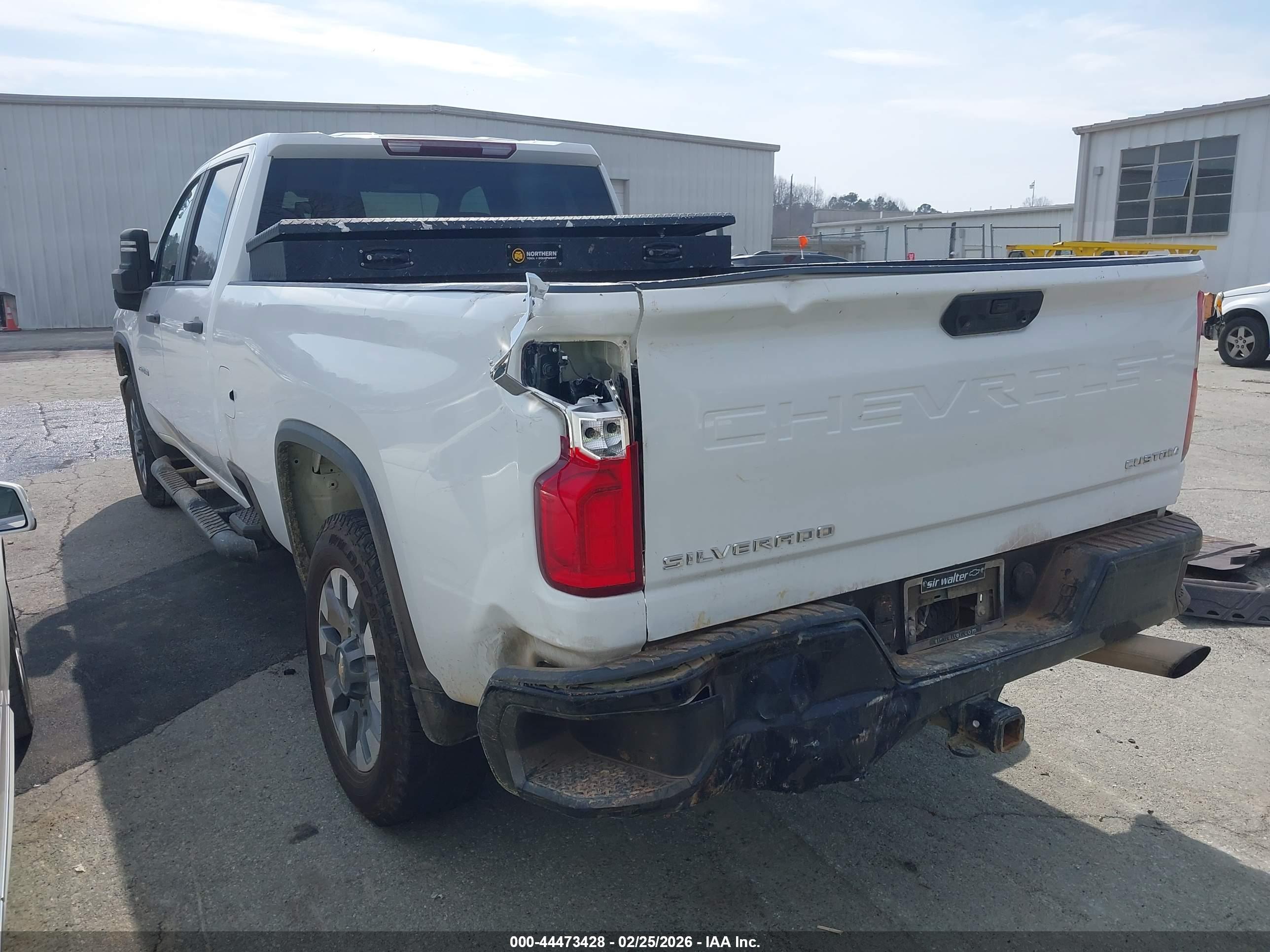 CHEVROLET SILVERADO image 3
