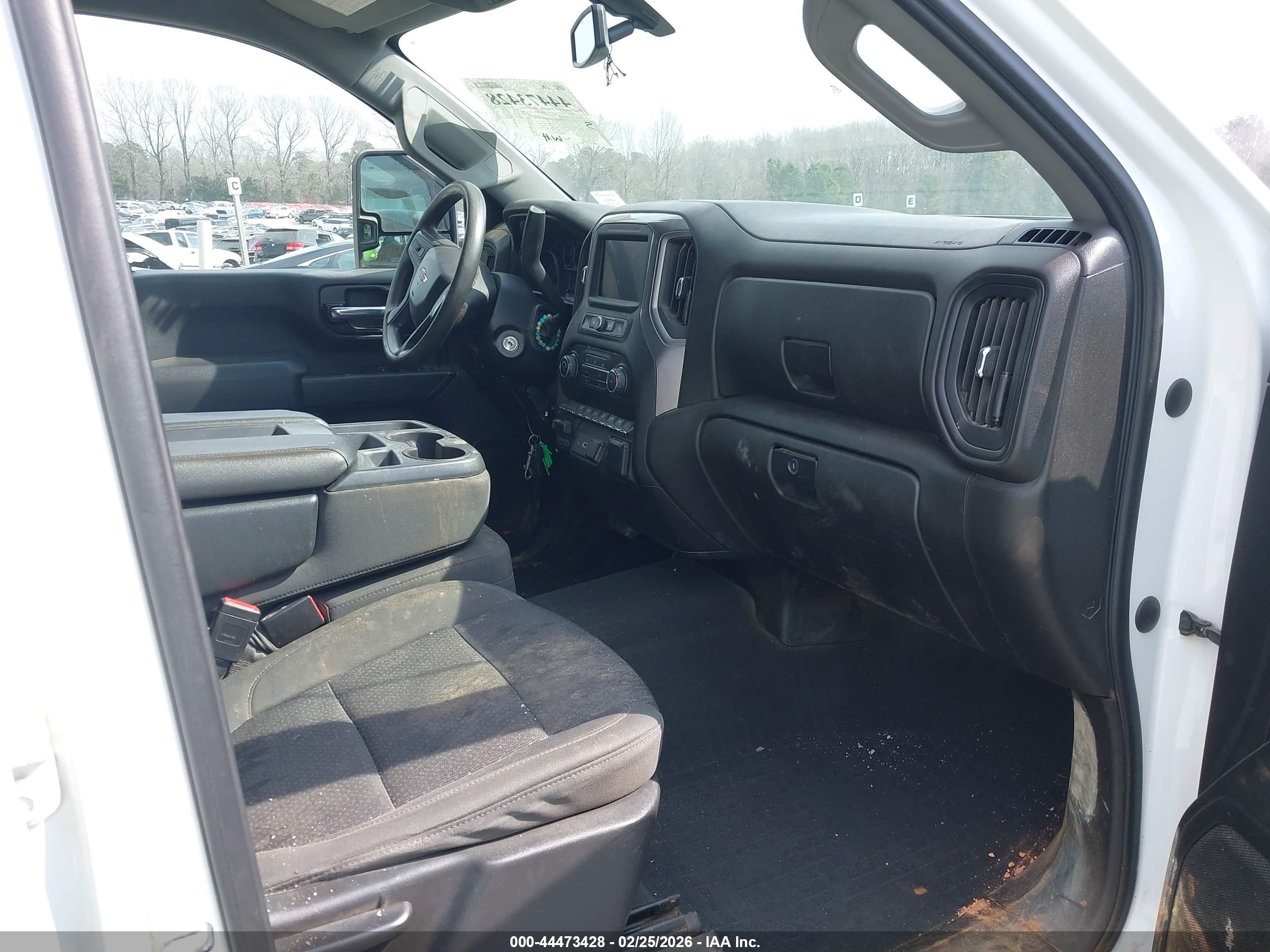 CHEVROLET SILVERADO image 5