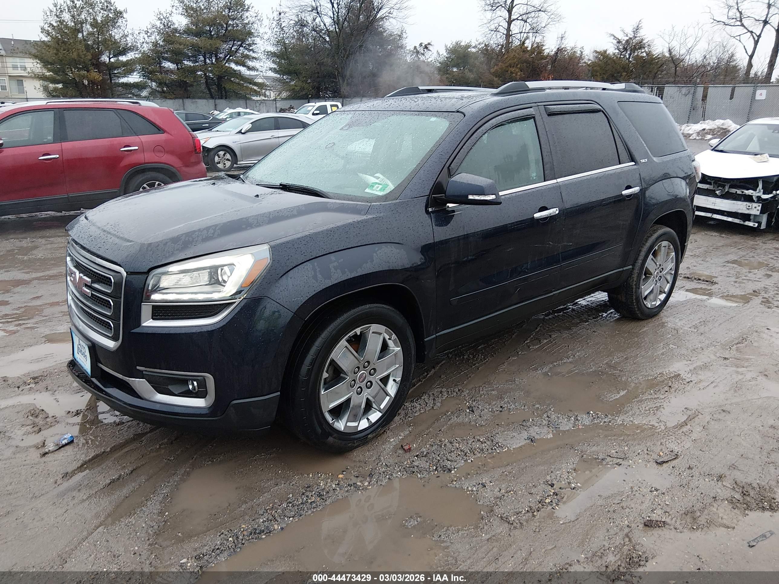 GMC ACADIA image 2