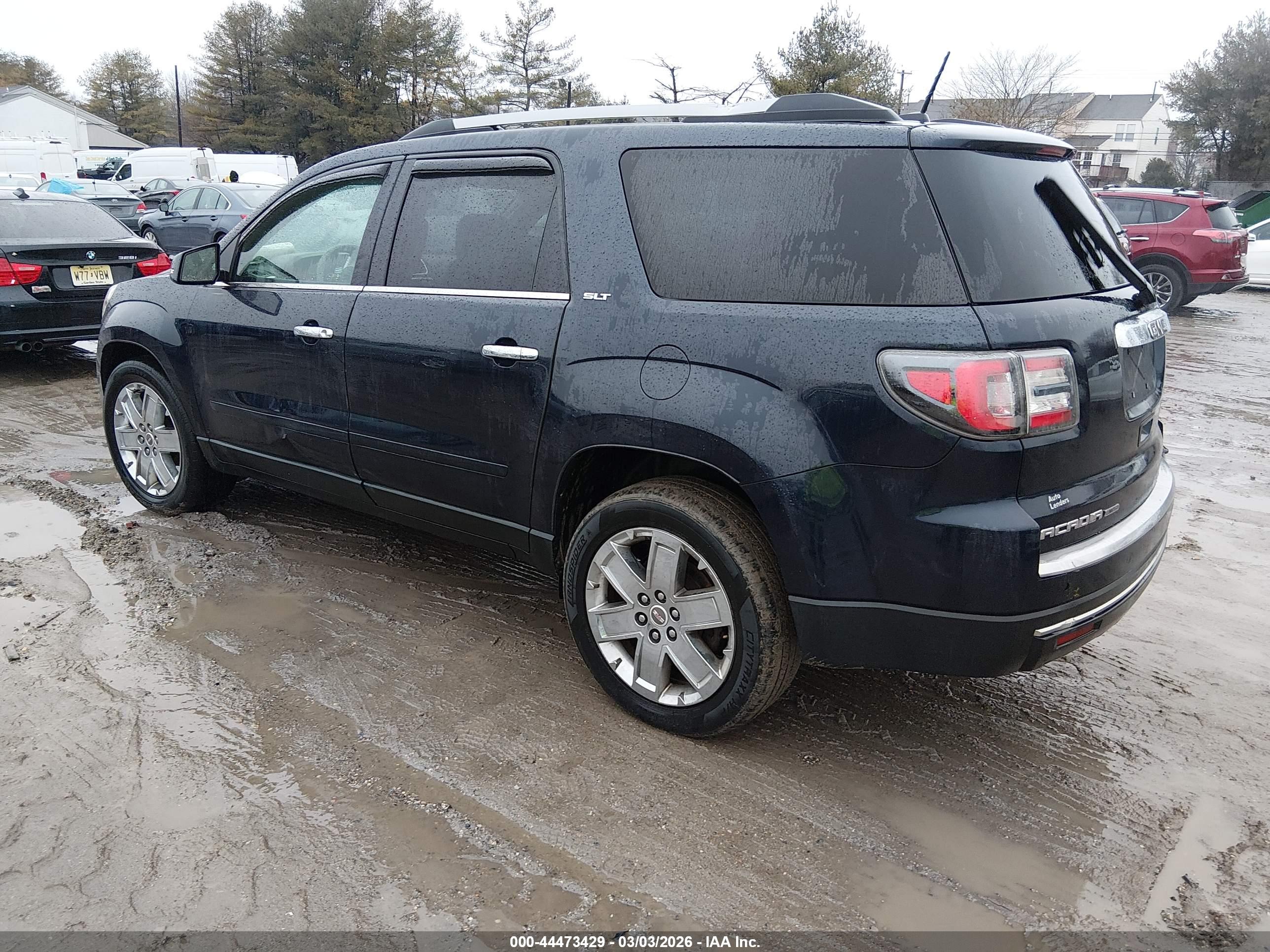 GMC ACADIA image 3